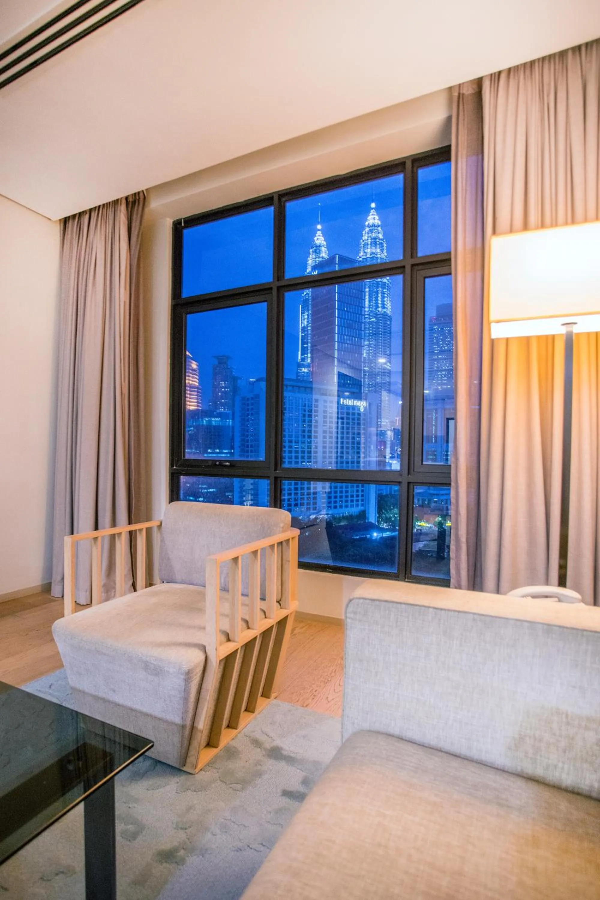 Living room in 188 Suites with Washer and Bathtub near KLCC Kula Lumpur