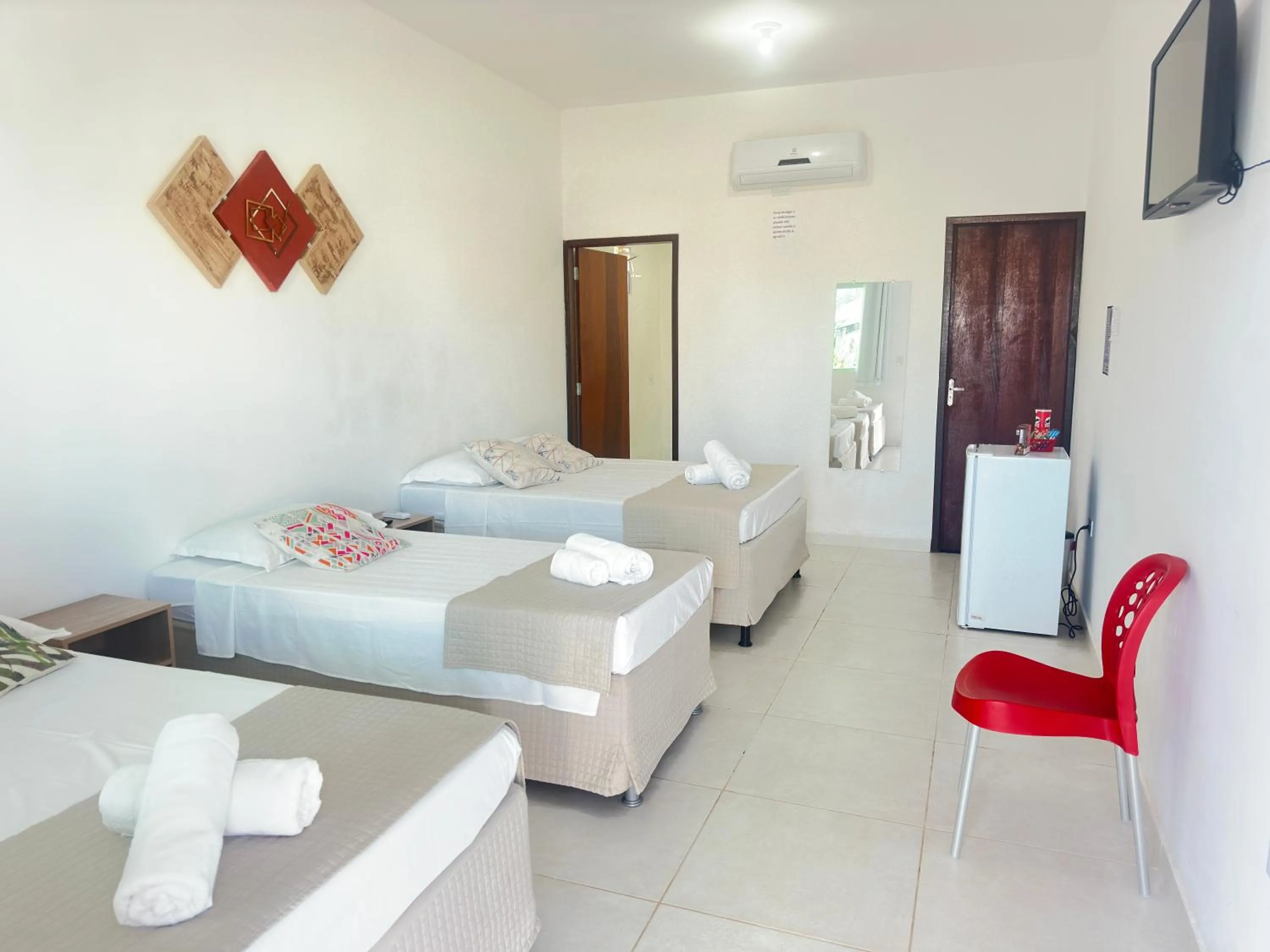 Photo of the whole room, Bed in Dellas Pousada