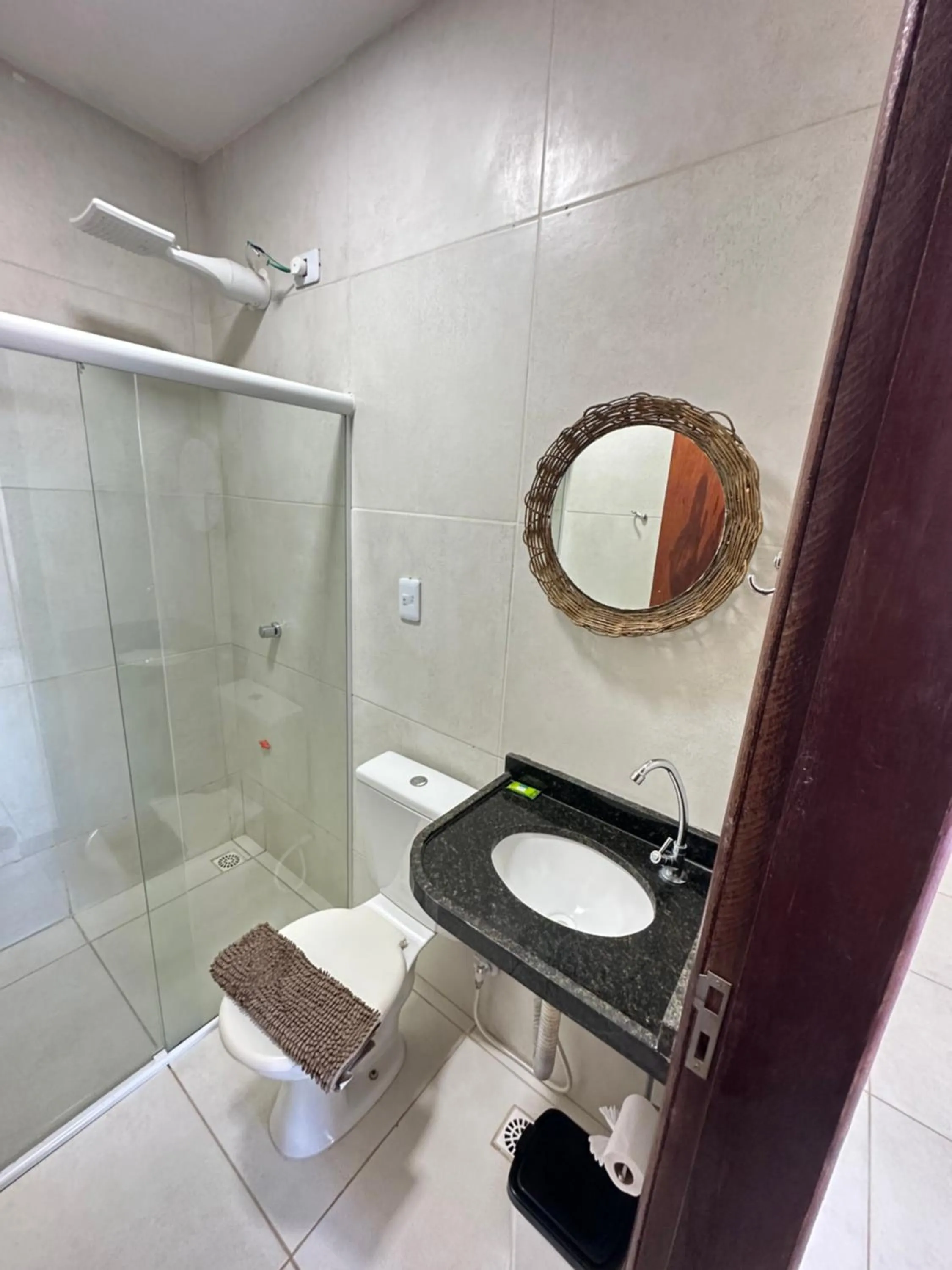 Shower in Dellas Pousada