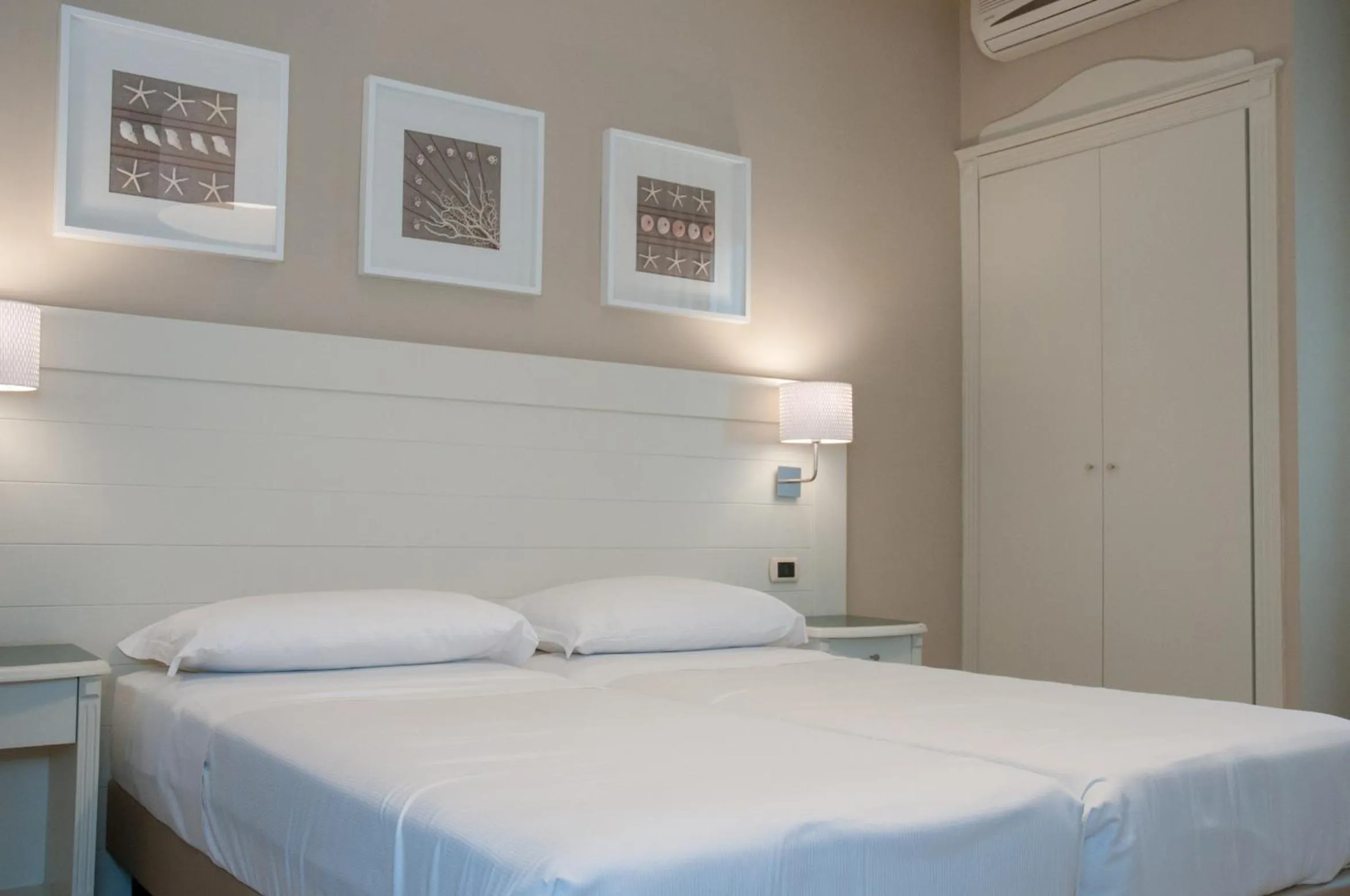 Bed in Astoria Hotel