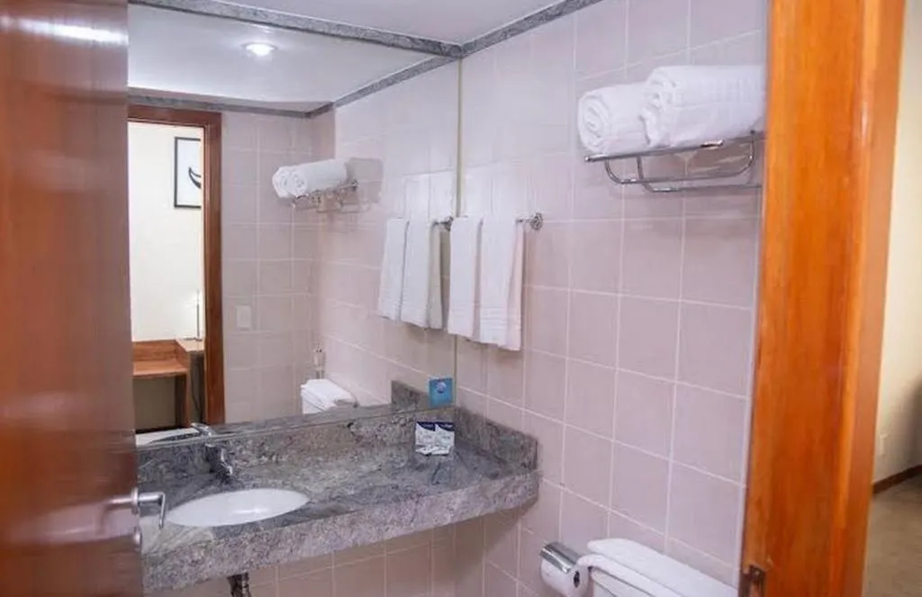 Shower in comfort hotel 413 anfitriã