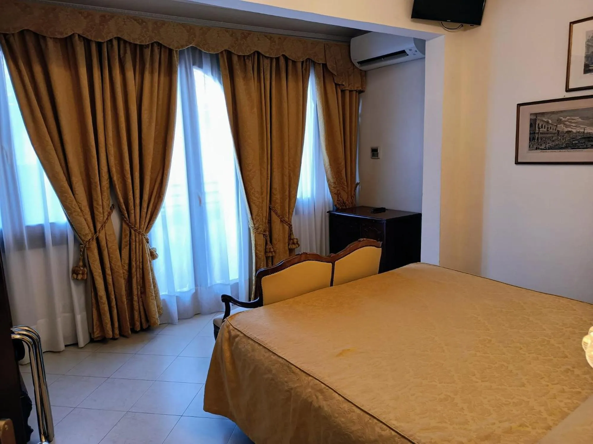 Bedroom, Bed in Hotel Scandinavia - Relais