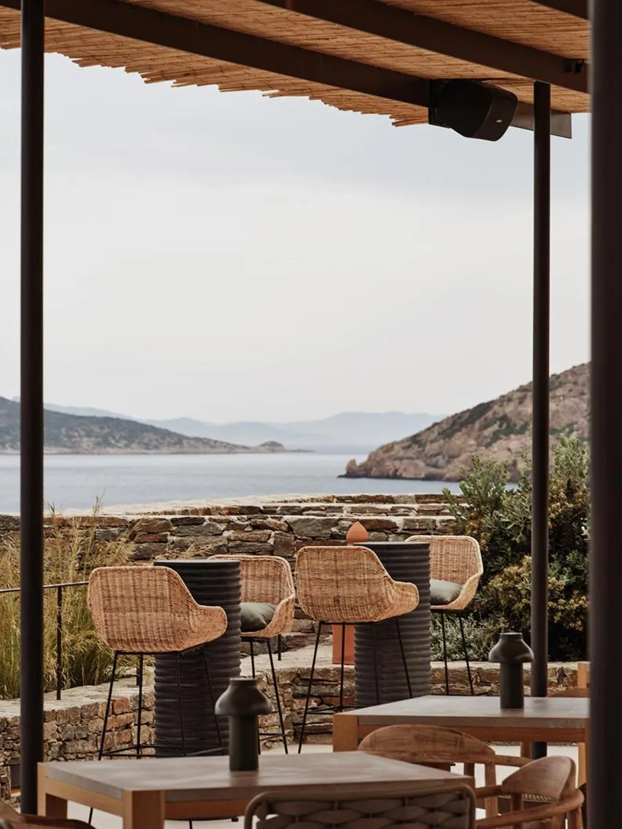 Restaurant/places to eat in NOS Hotel & Villas