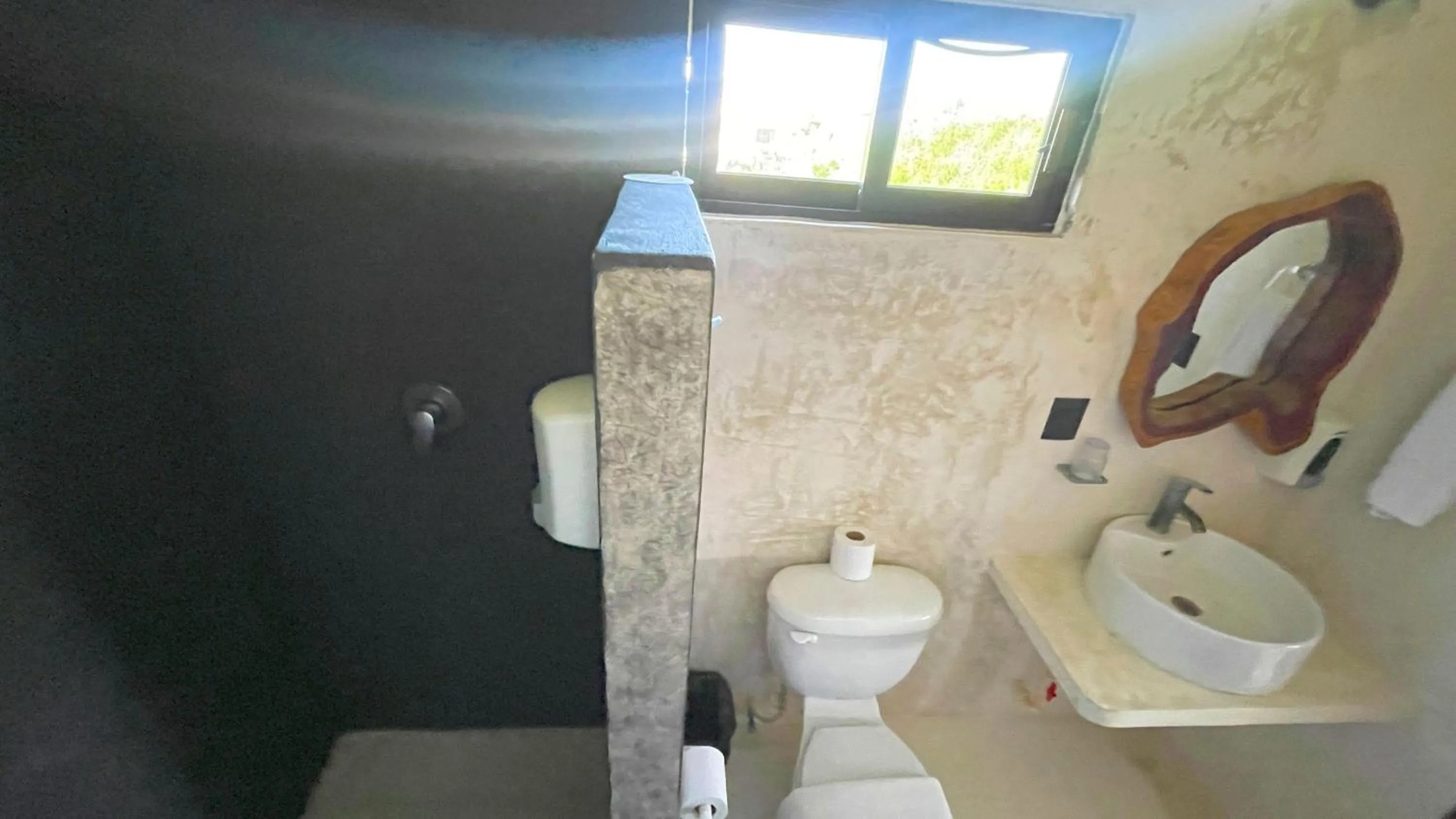 Bathroom in Casa Tekio Holbox By Kin Studios