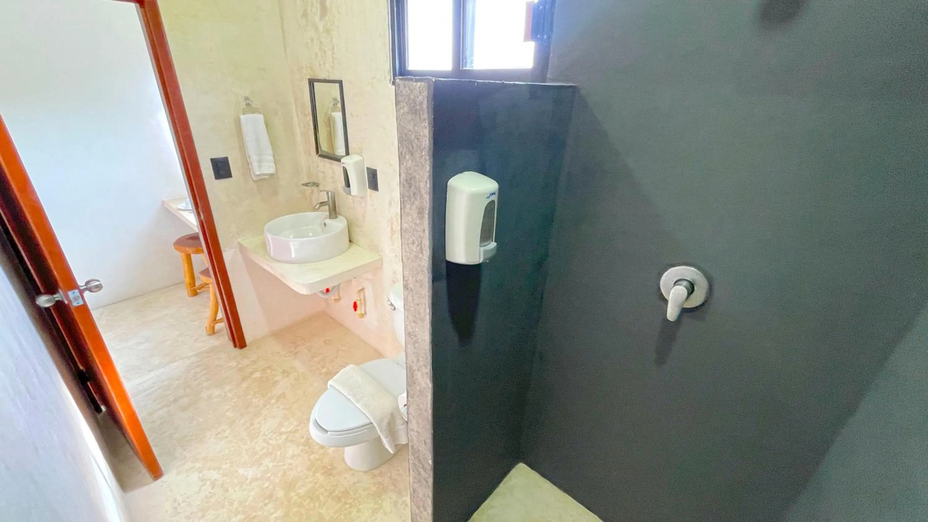 Bathroom in Casa Tekio Holbox By Kin Studios