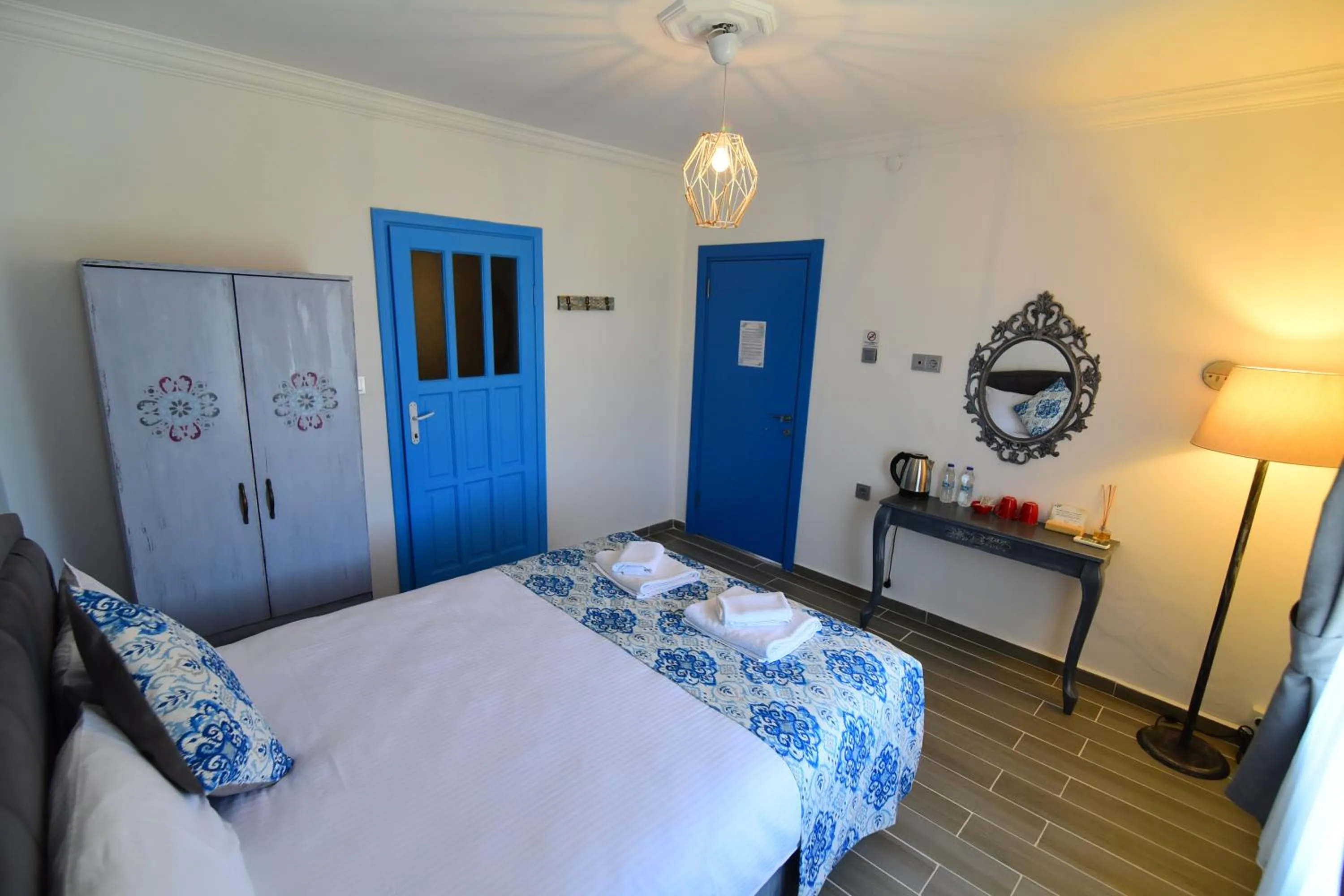 Photo of the whole room, Bed in Eleni (L&E) Pansiyon