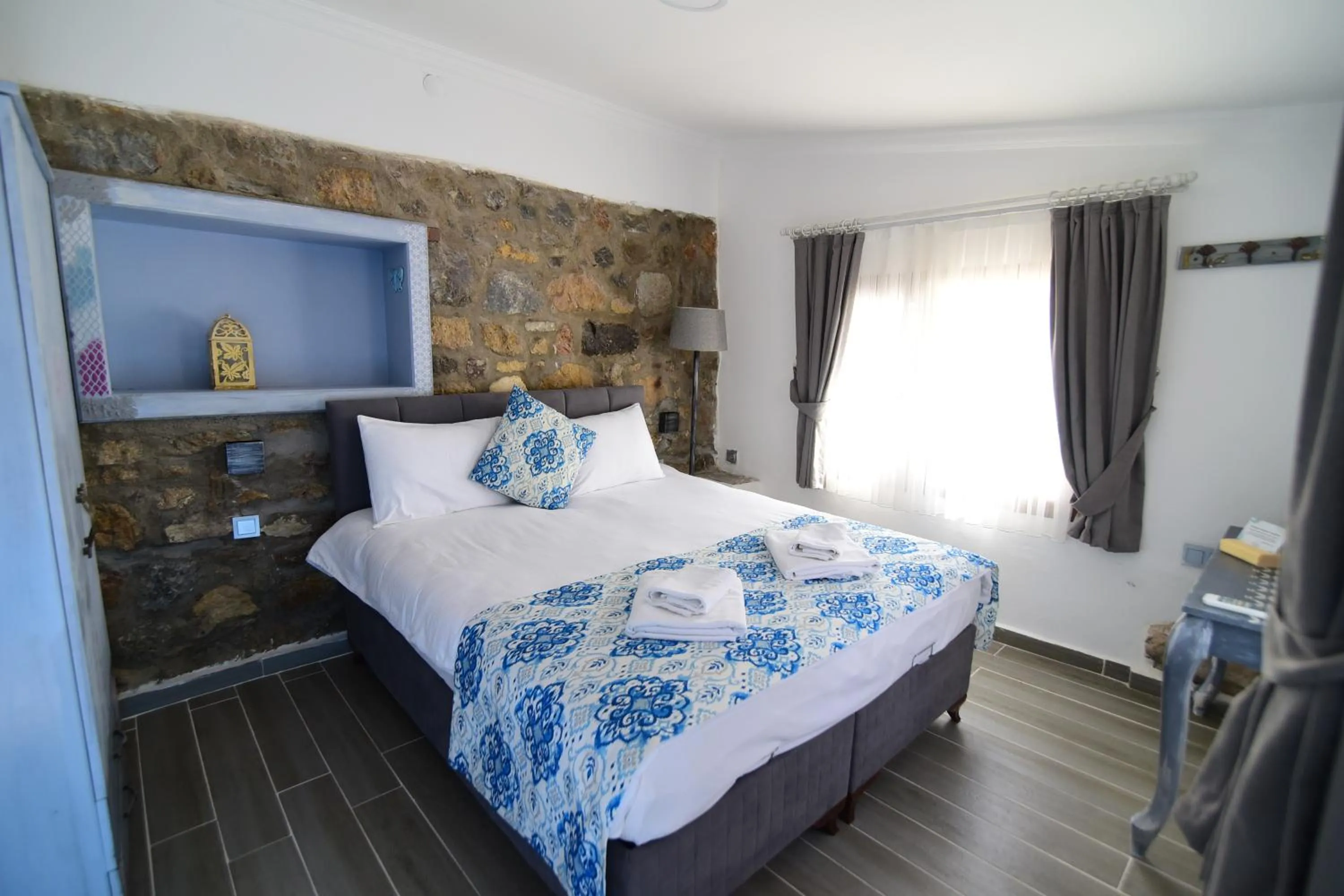 Photo of the whole room, Bed in Eleni (L&E) Pansiyon