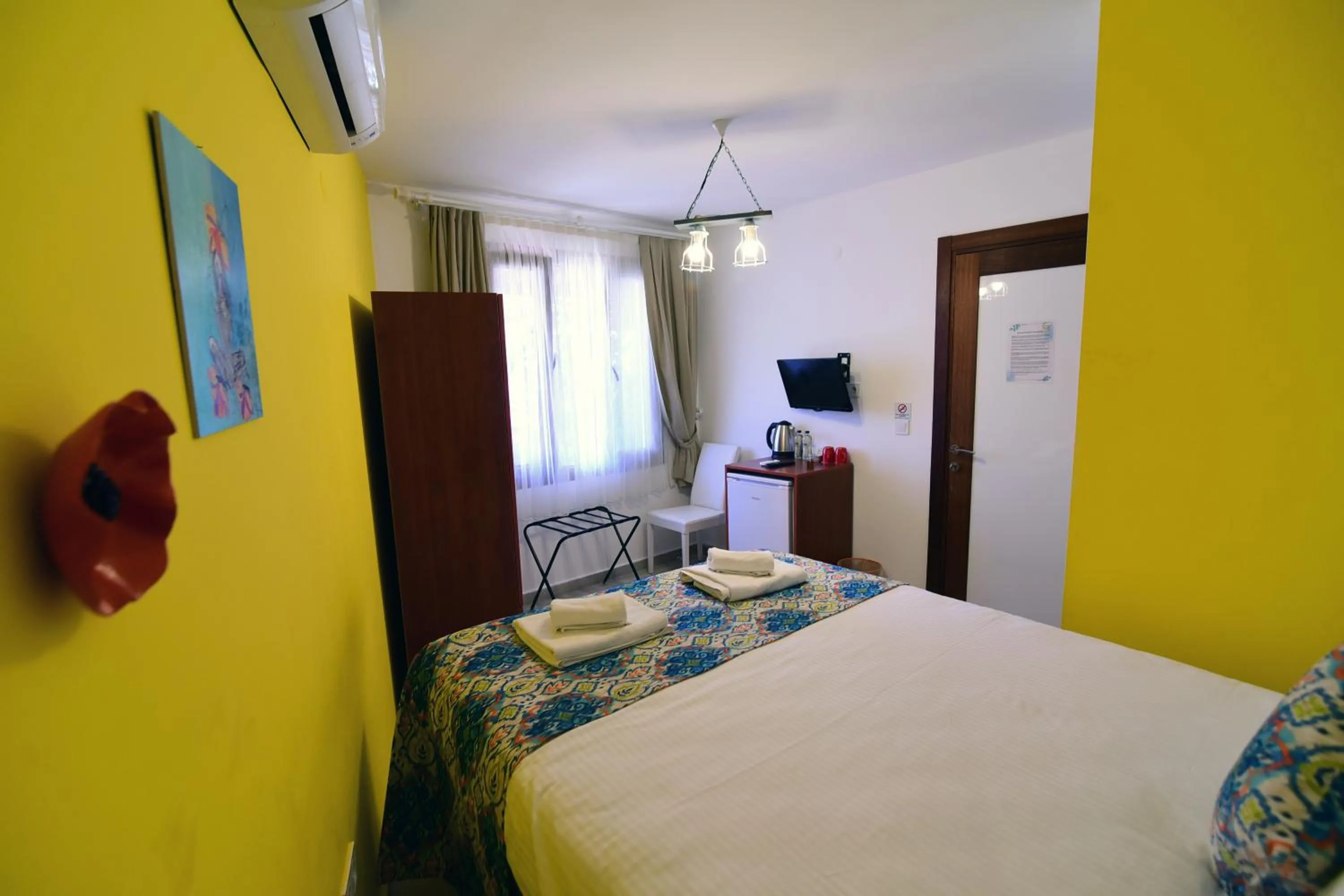 Photo of the whole room, Bed in Eleni (L&E) Pansiyon