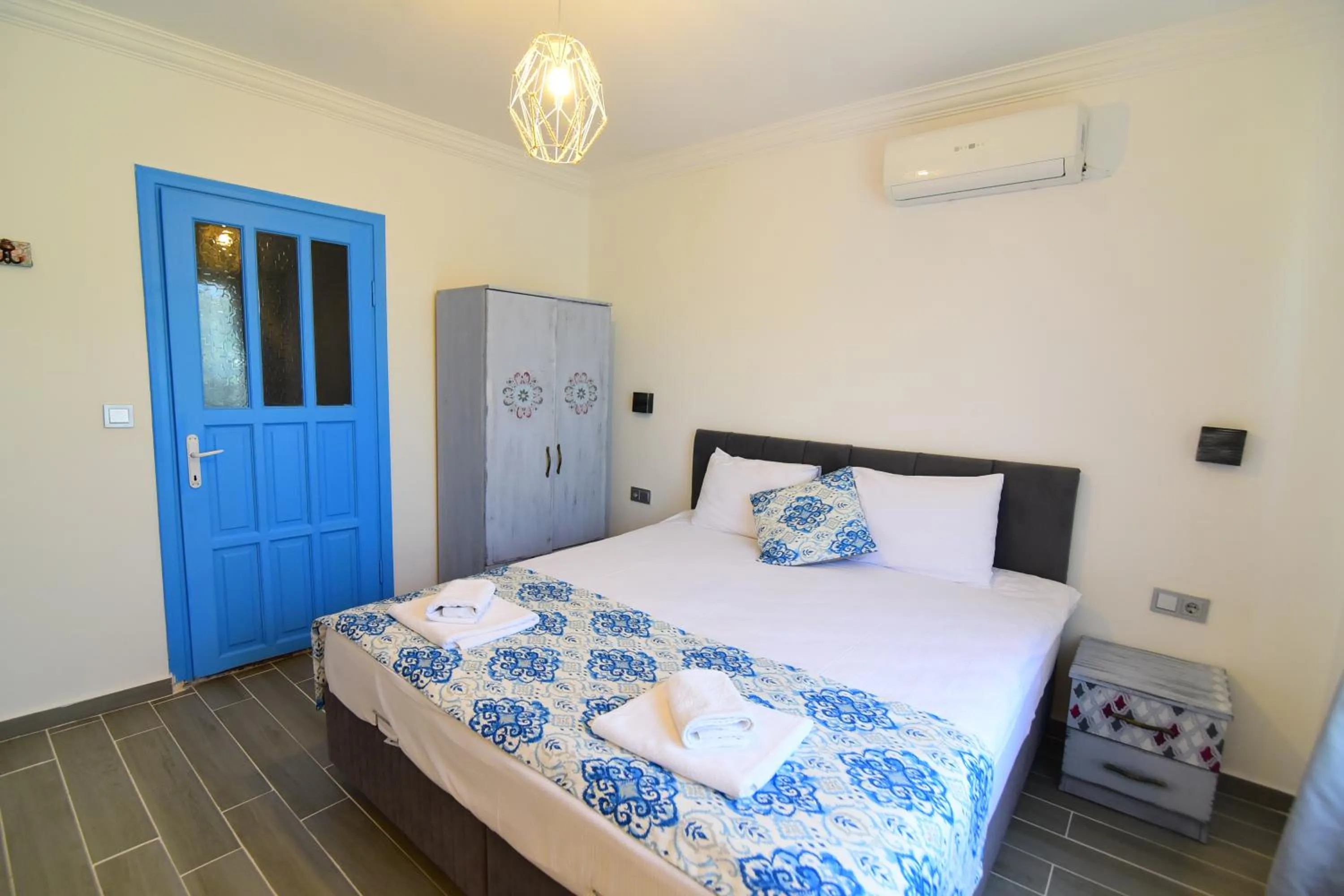 Photo of the whole room, Bed in Eleni (L&E) Pansiyon