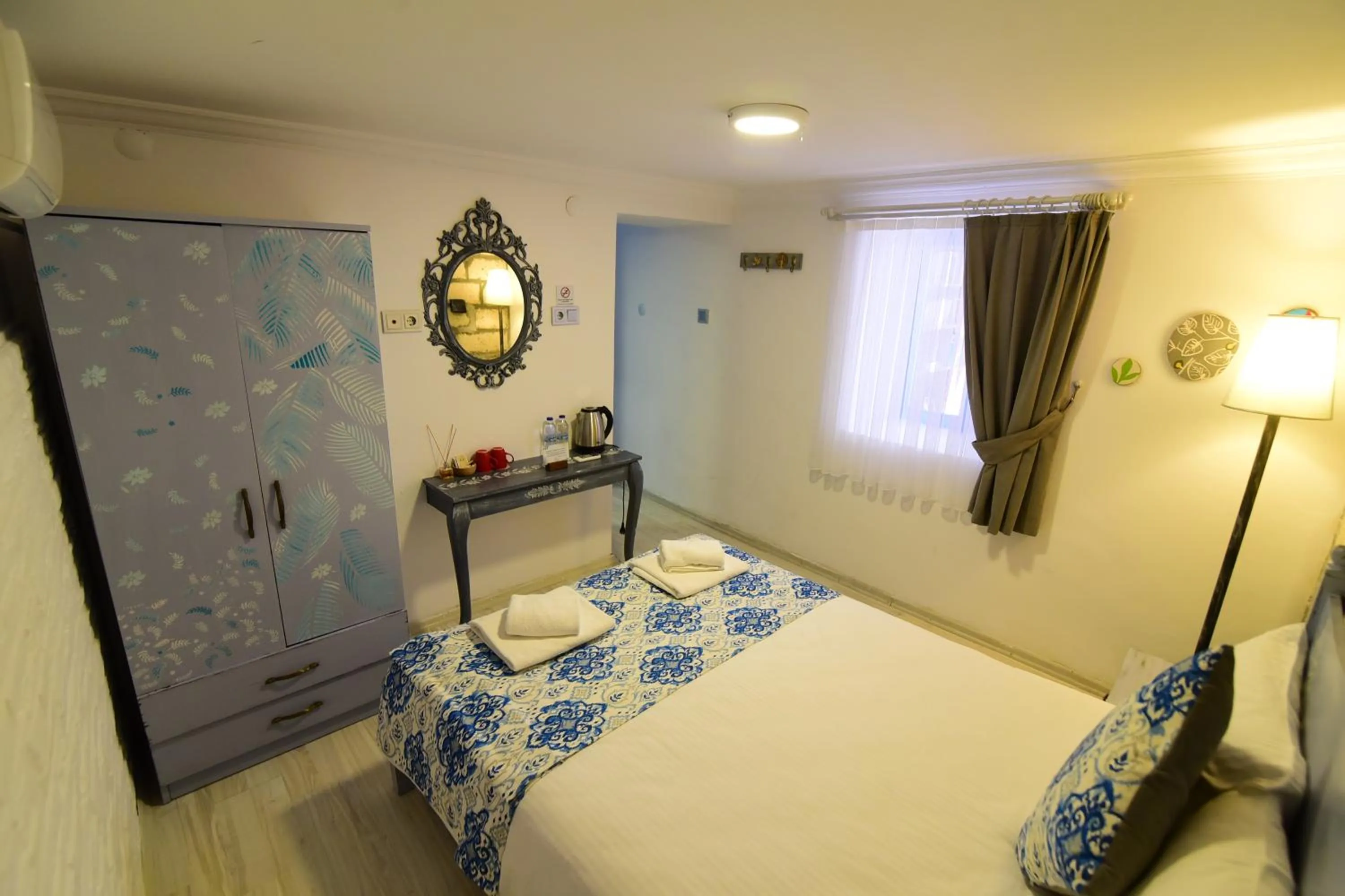 Photo of the whole room, Bed in Eleni (L&E) Pansiyon