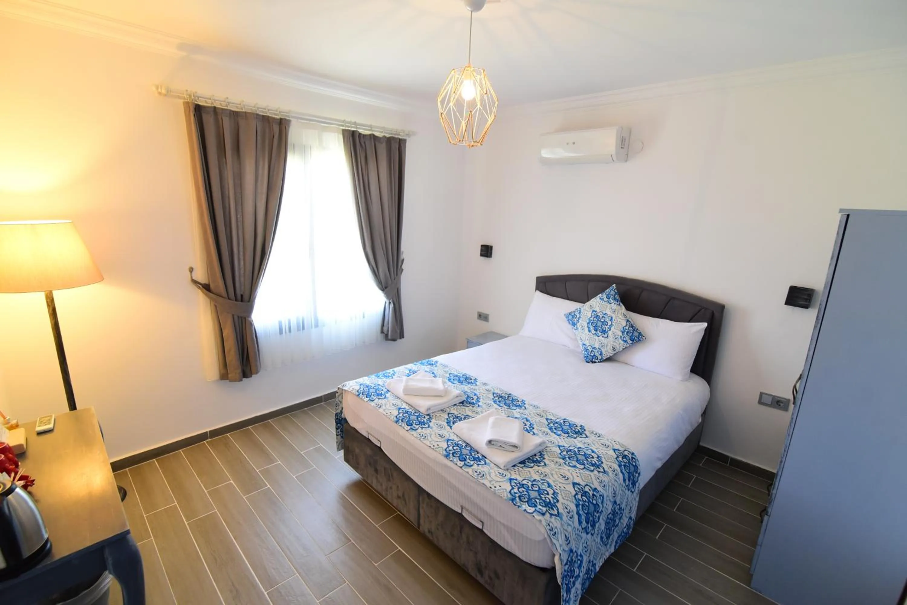 Photo of the whole room, Bed in Eleni (L&E) Pansiyon