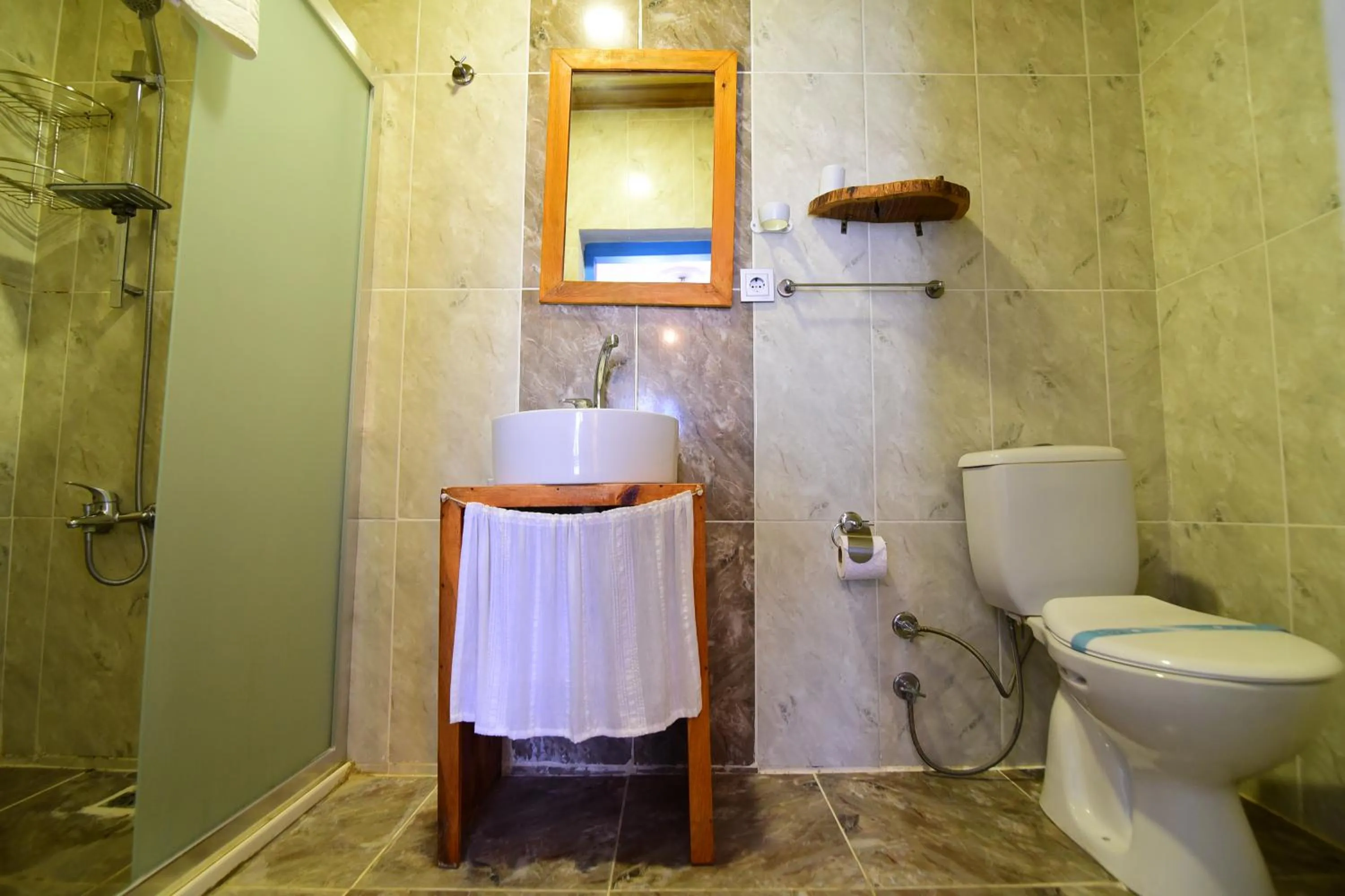 Bathroom in Eleni (L&E) Pansiyon