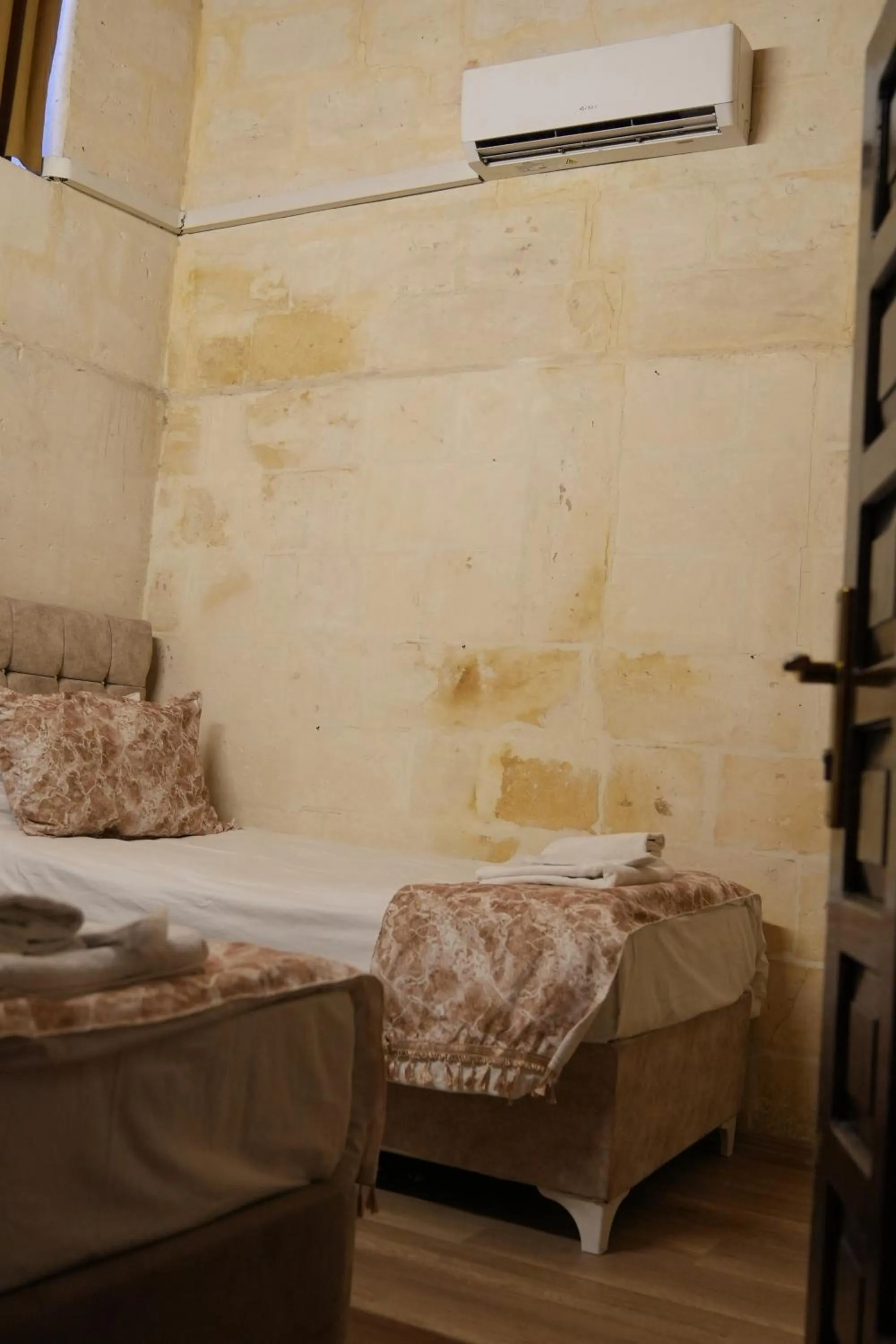 Bedroom, Bed in JOSELİN HOTEL