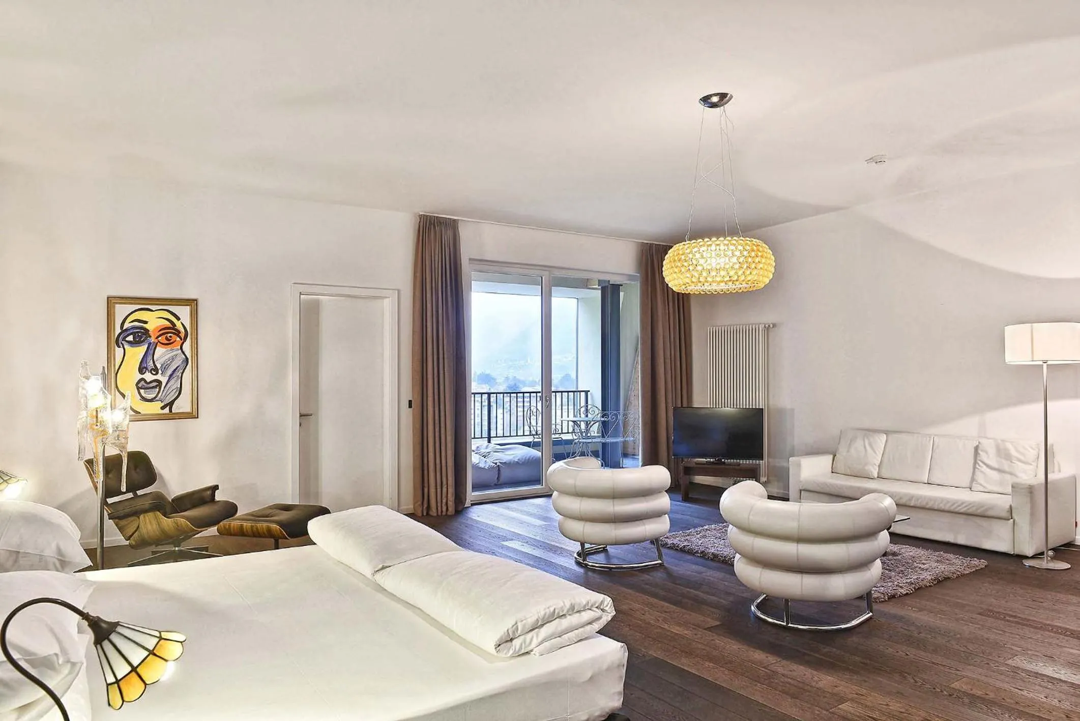 Photo of the whole room in Villa Tivoli