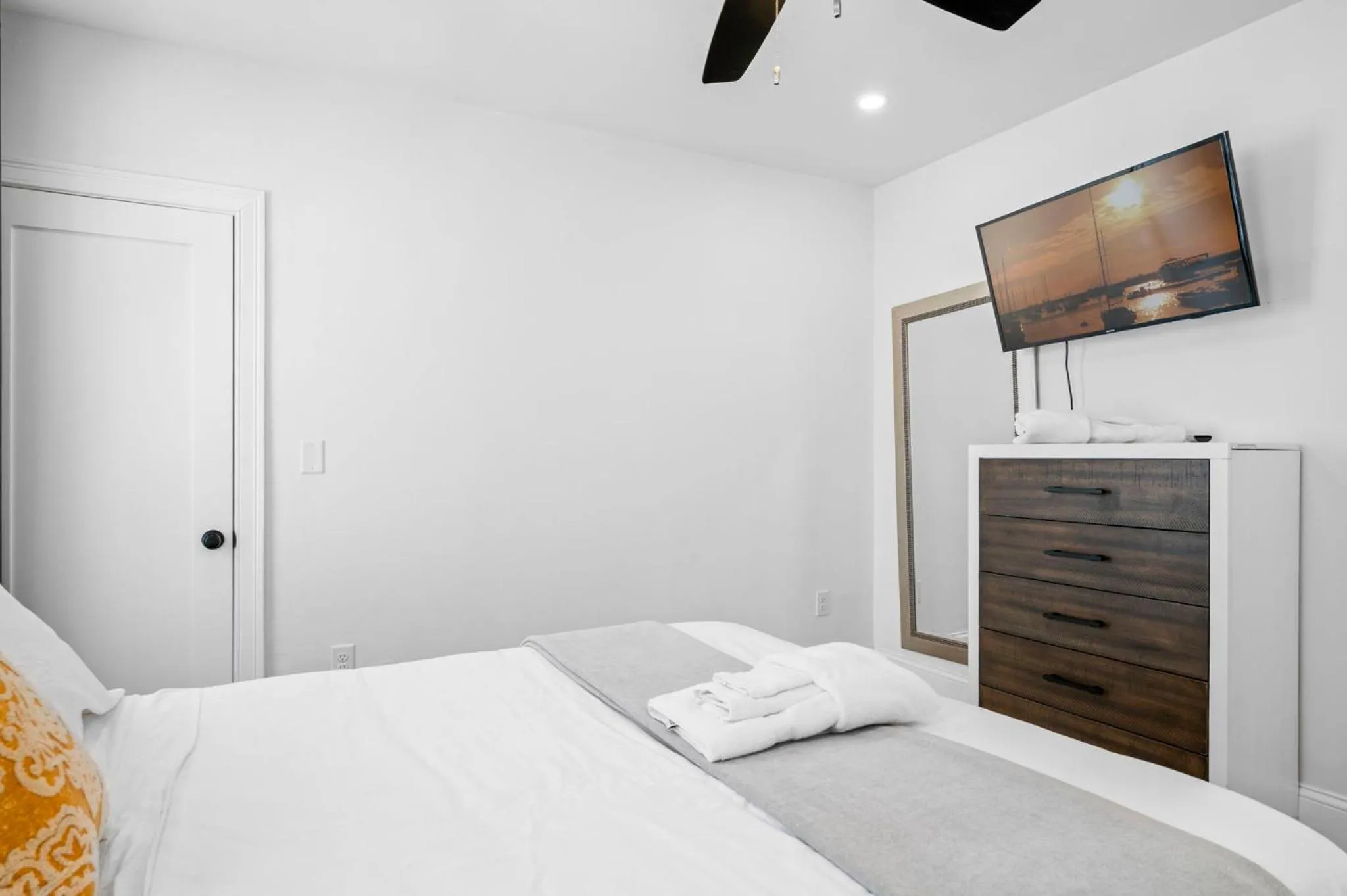 Bed in Roslindale village condos