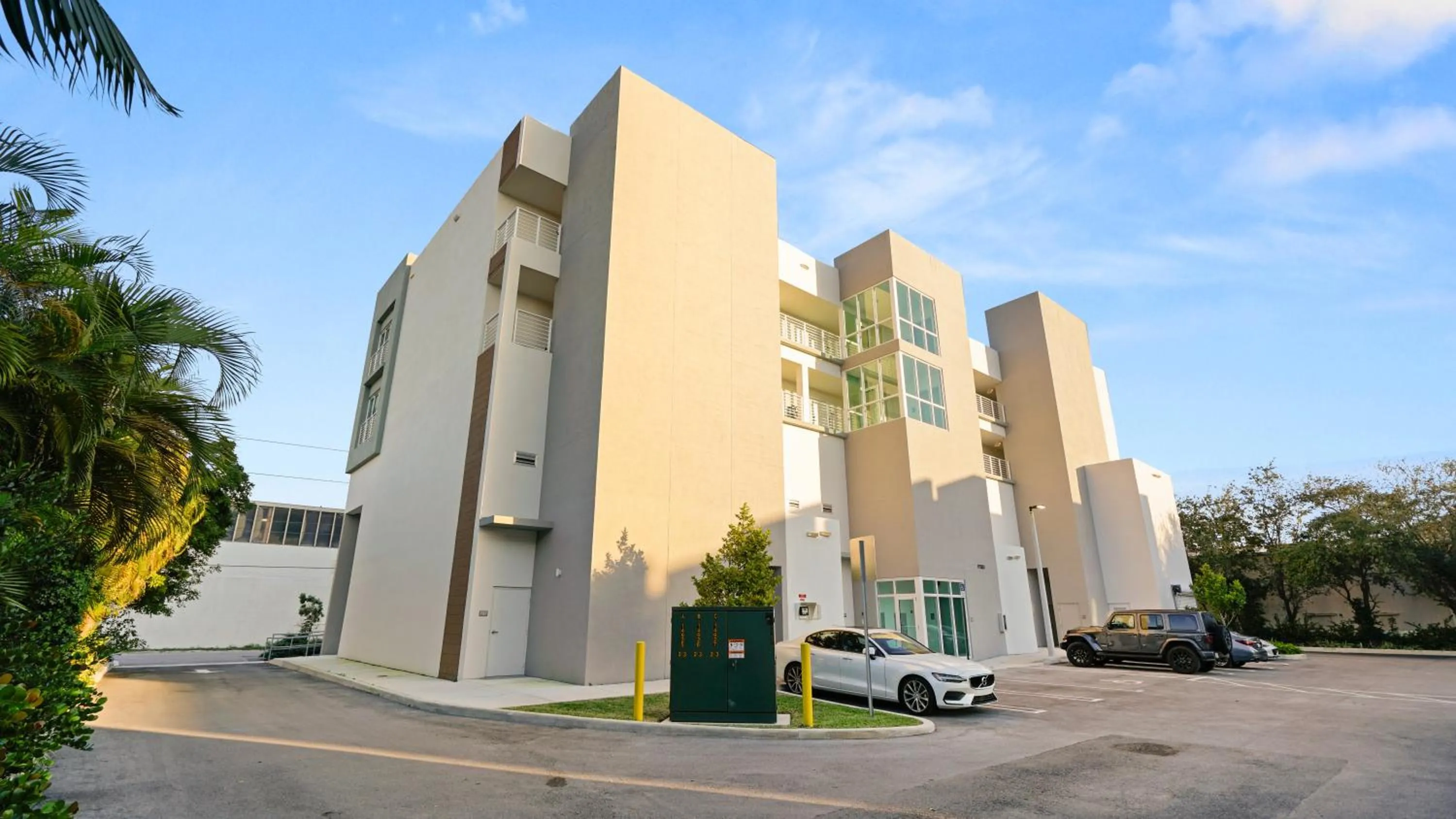 Property building in Lofts of Aventura