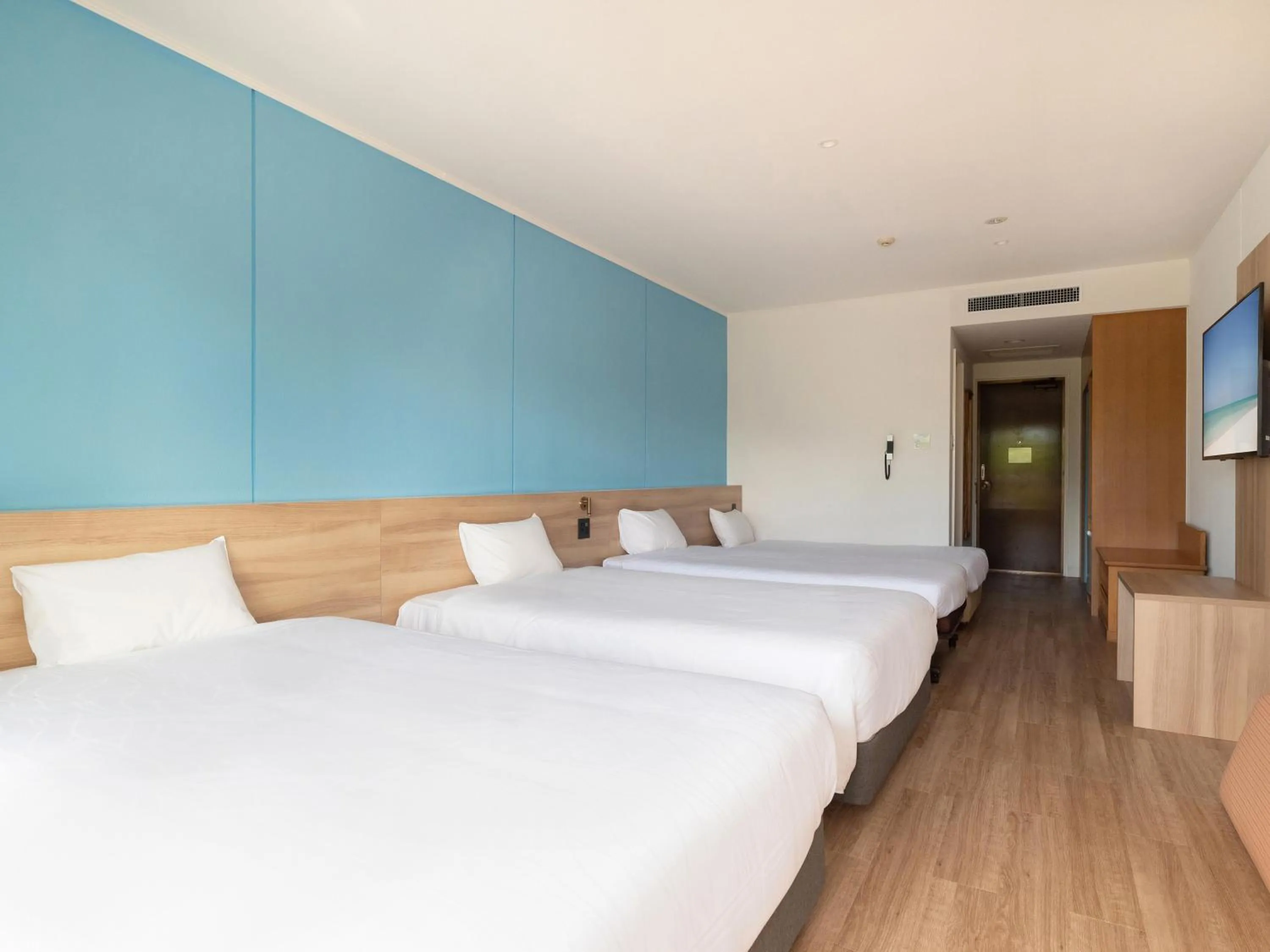 Bedroom, Bed in Watermark Hotel Okinawa Kume Island