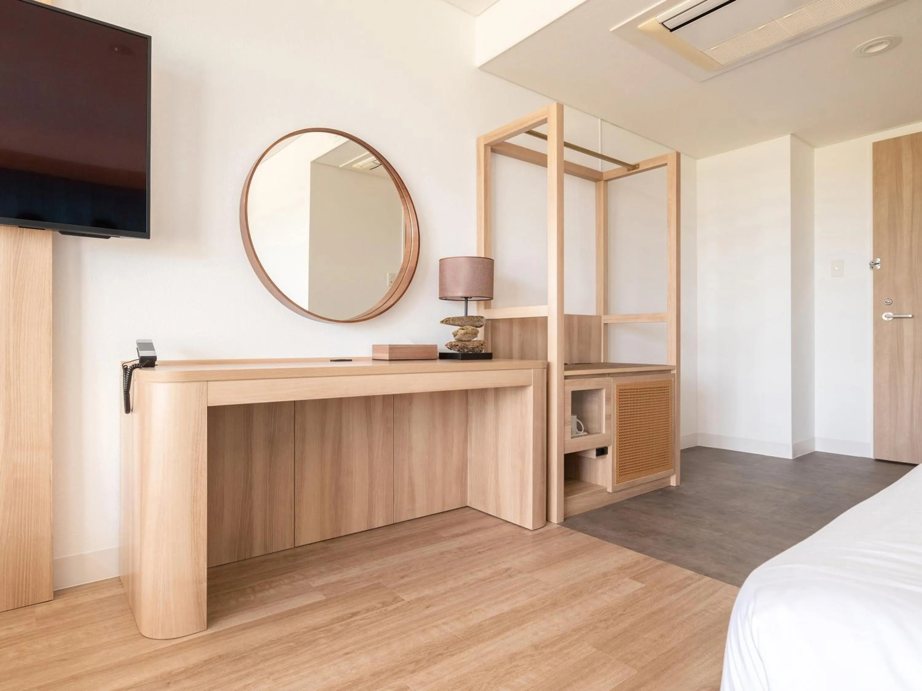 TV and multimedia, Bed in Watermark Hotel Okinawa Kume Island