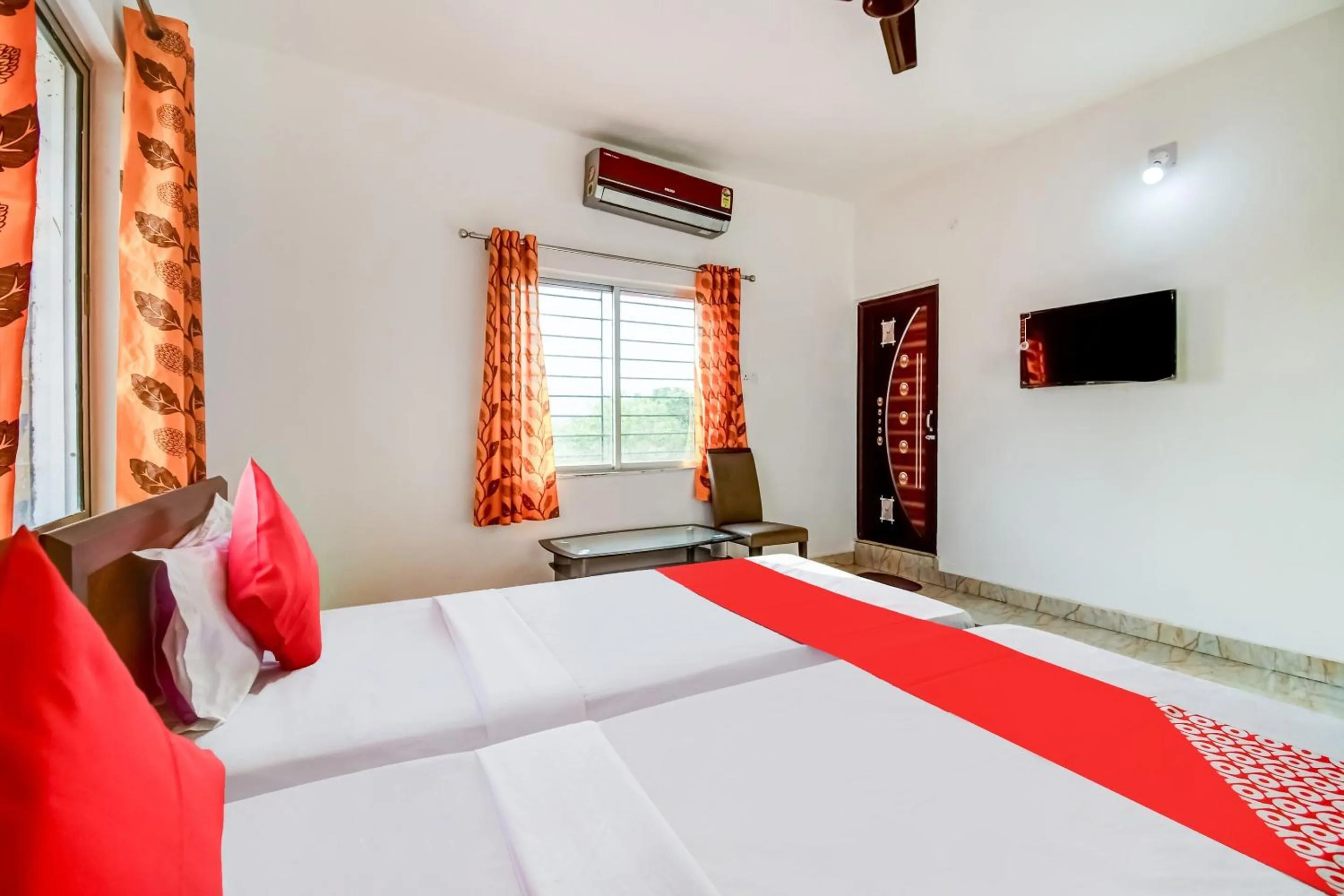 Facade/entrance, Bed in Hotel O Creation Premium