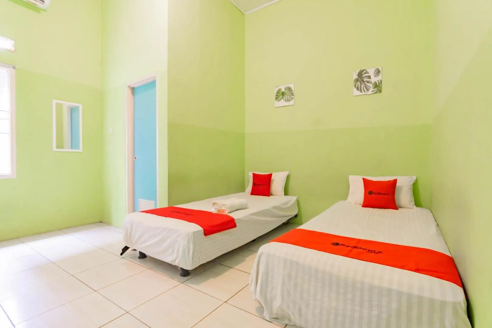 Bedroom, Bed in RedDoorz near Tugu Pramuka Cianjur