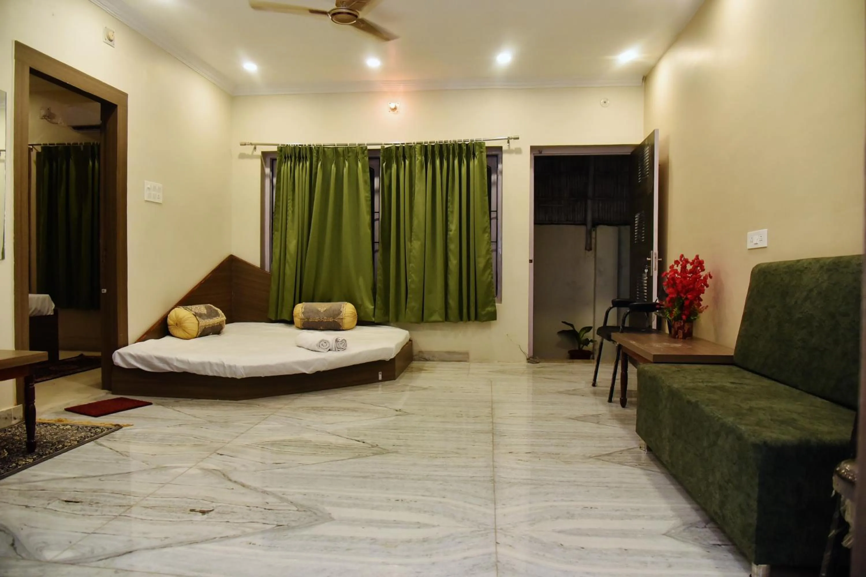 Living room, Bed in Bluebells Varanasi