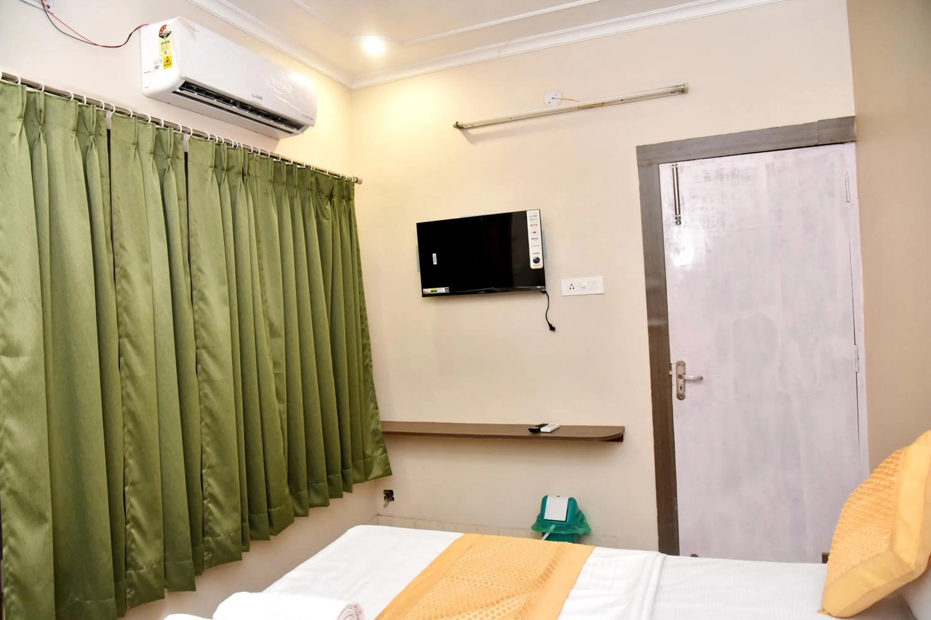 Bedroom, Bed in Bluebells Varanasi