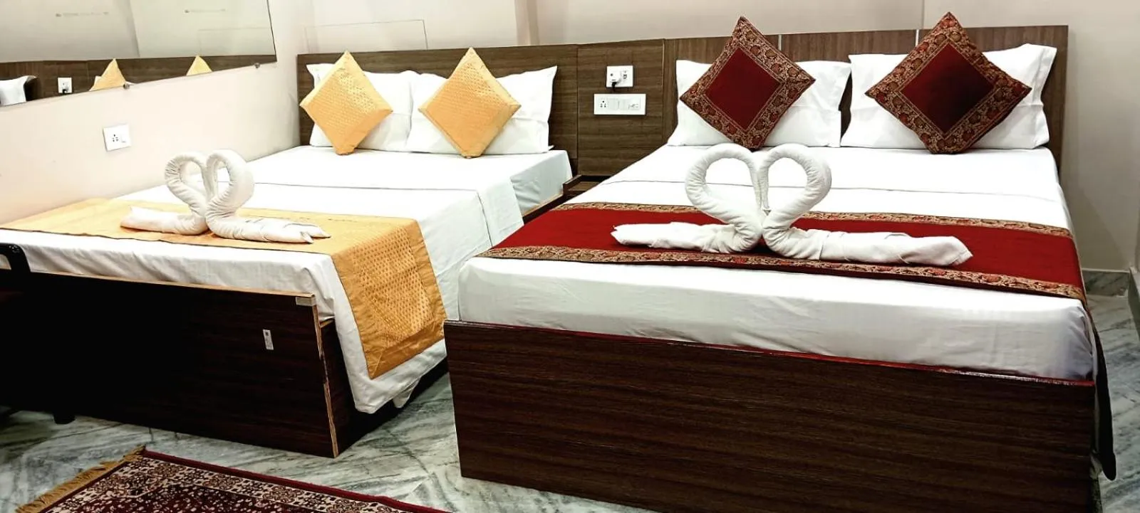 Photo of the whole room, Bed in Bluebells Varanasi