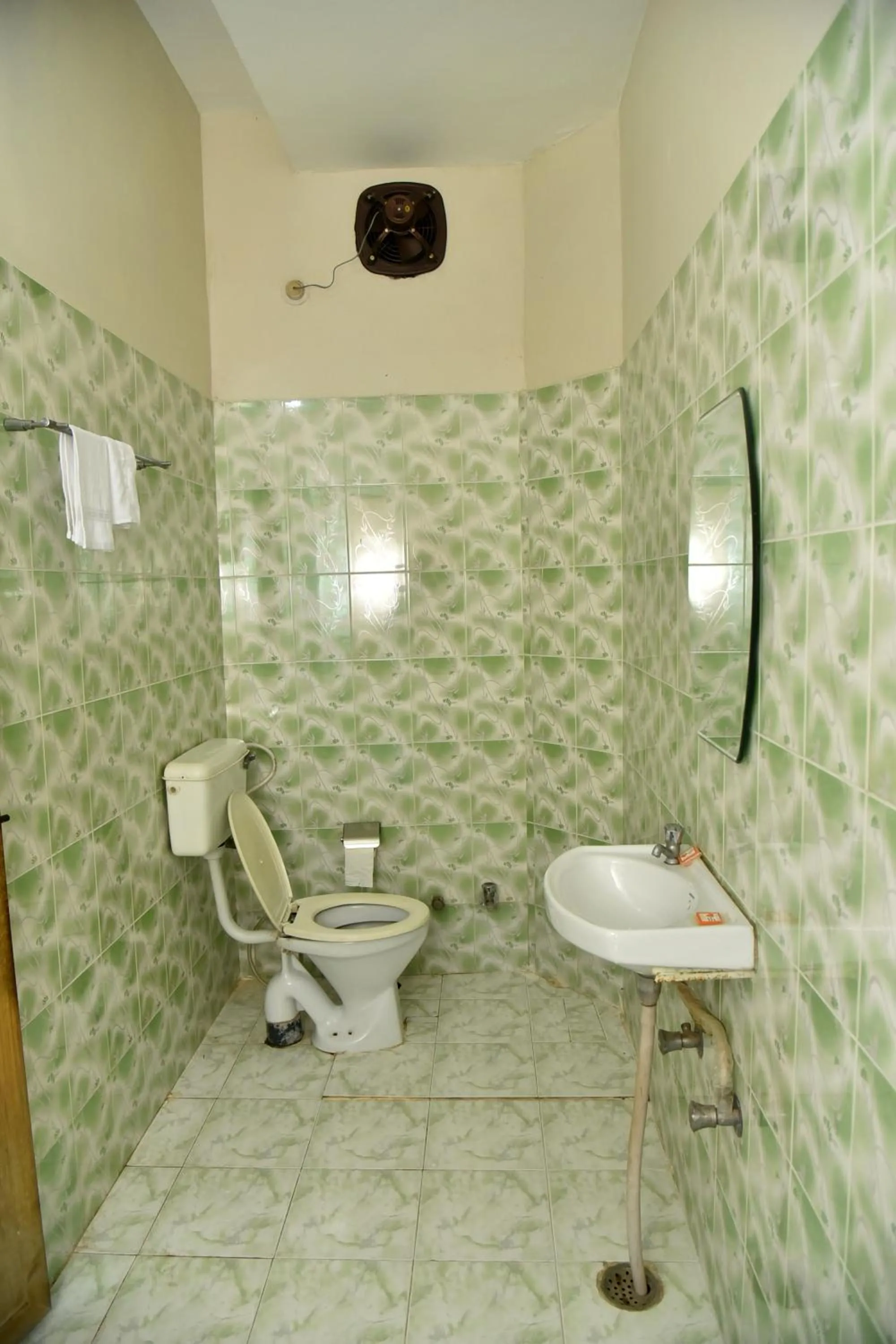 Bathroom in Bluebells Varanasi