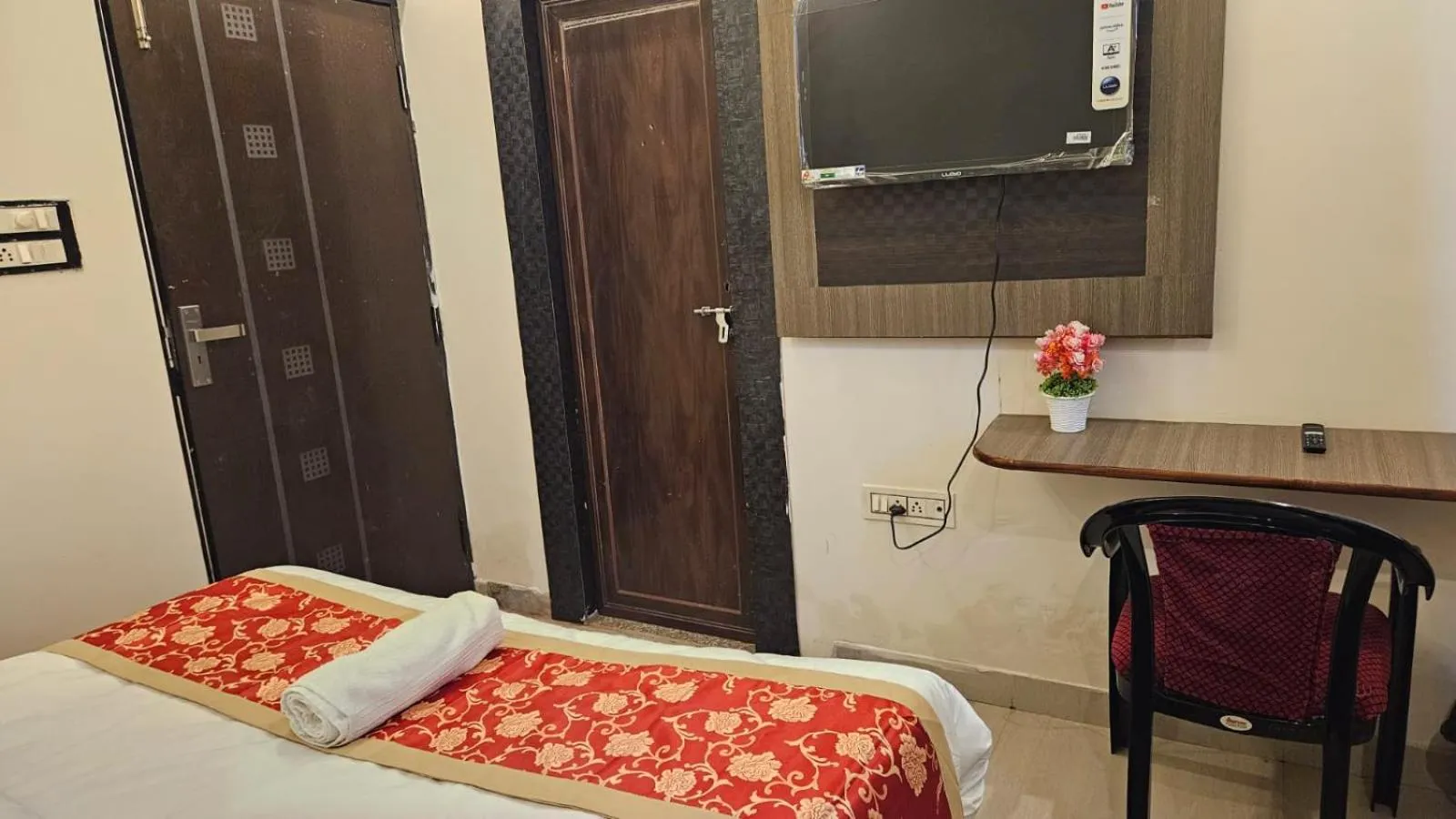 Bedroom, Bed in Bluebells Varanasi