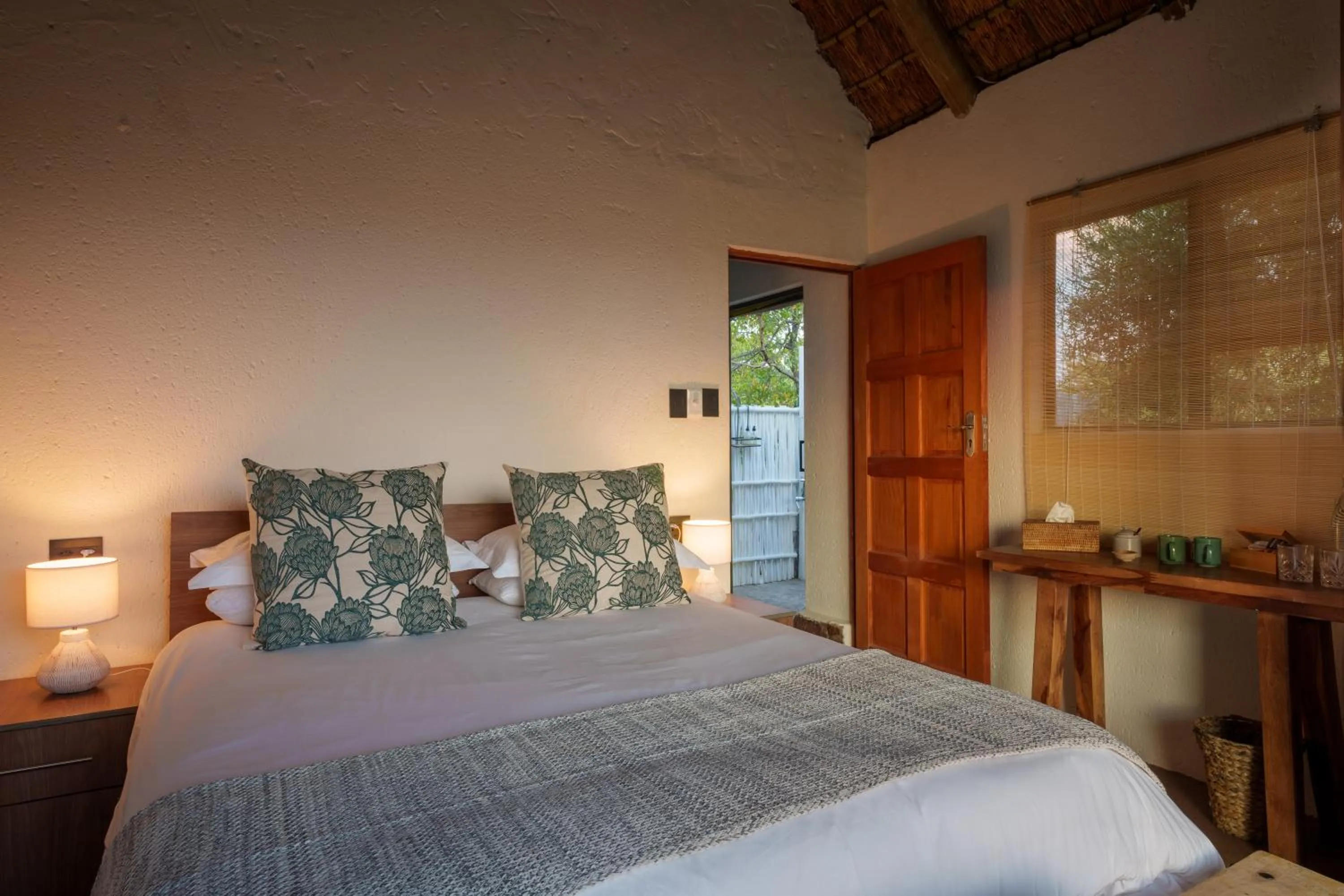 Photo of the whole room, Bed in Elephants Crossing