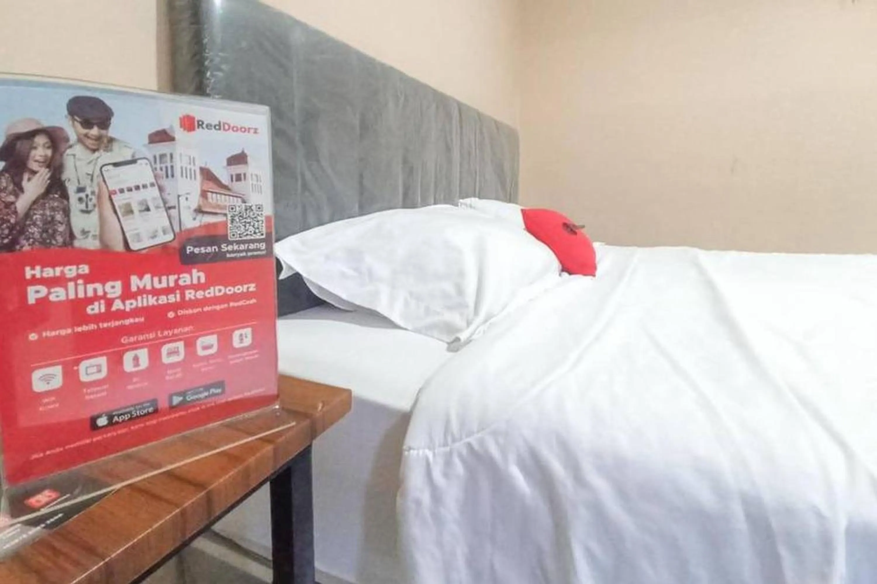 Bedroom, Bed in RedDoorz @ Waena Jayapura