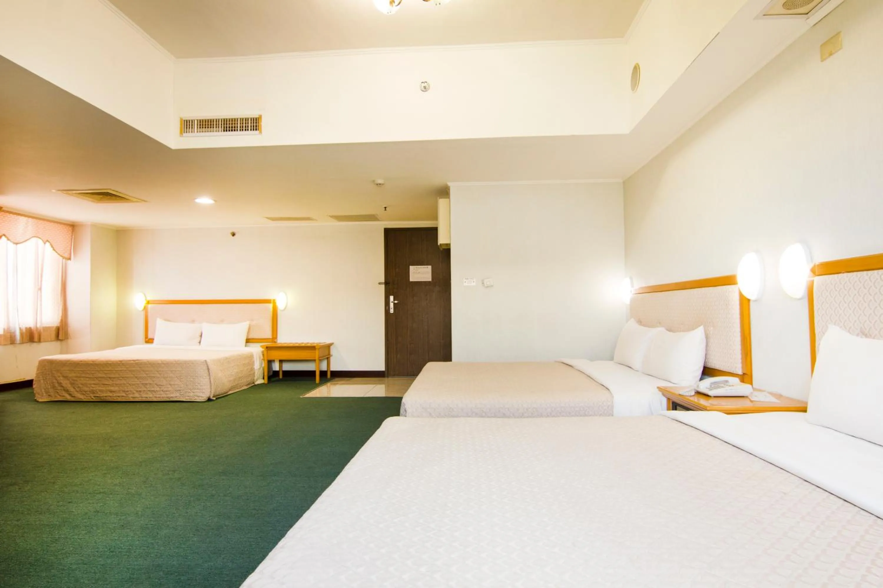 Photo of the whole room, Bed in Kenting City Gate Hotel