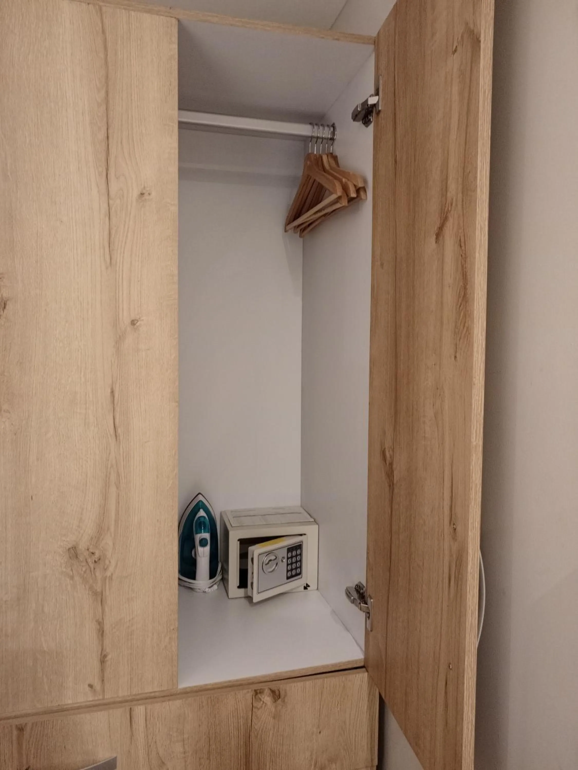 flat iron in Wyndham Garden Cartagena