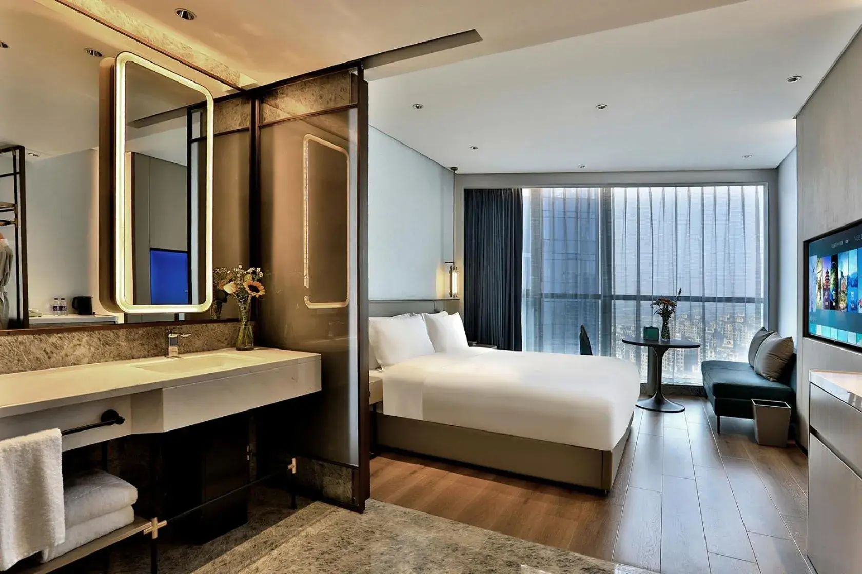 Deluxe King Room - Non-Smoking in Wyndham Garden Hangzhou Yuhang Deluxe King Room - Non-Smoking in Wyndham Garden Hangzhou Yuhang