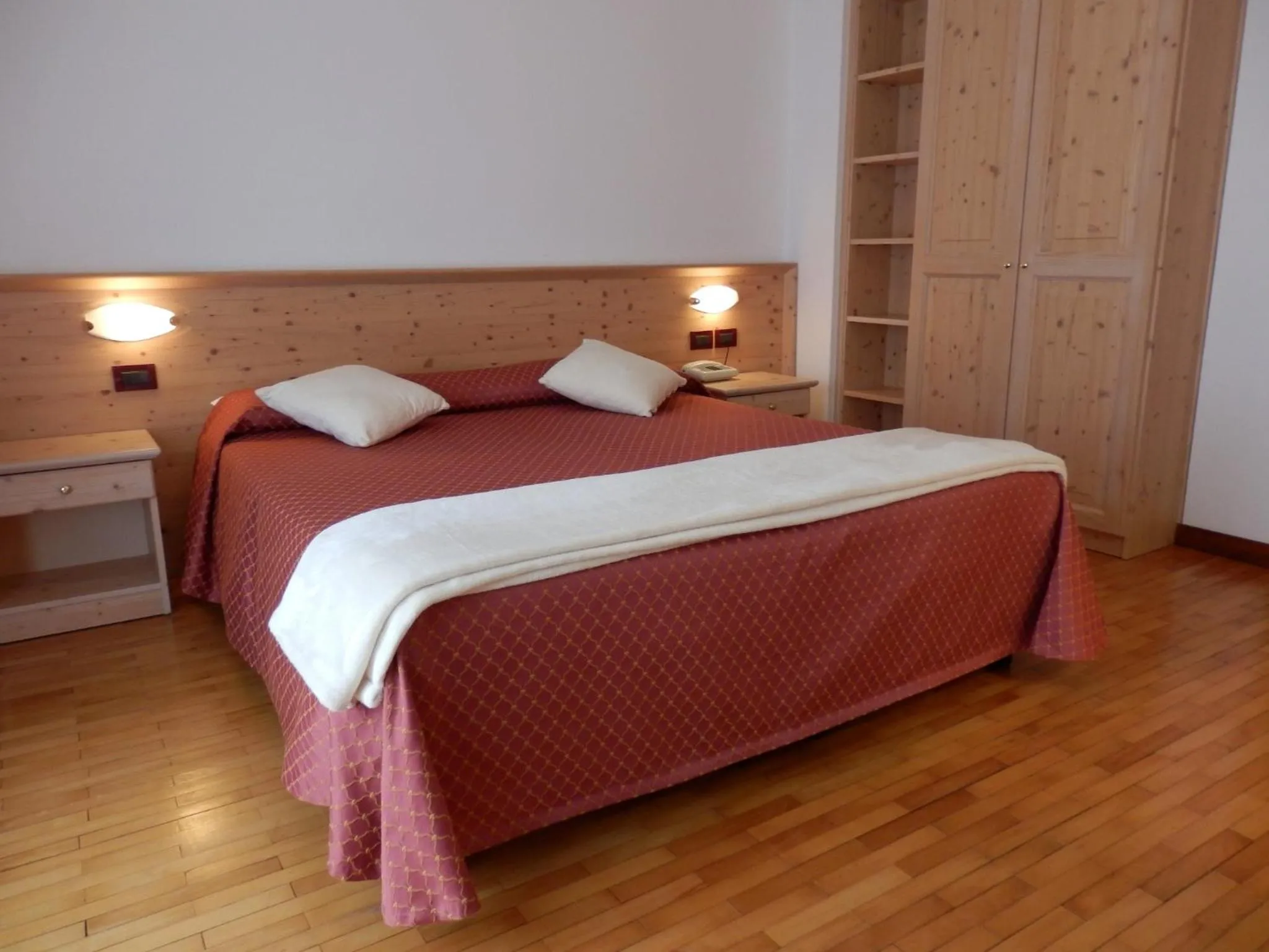 Bed in Hotel Dolomiti