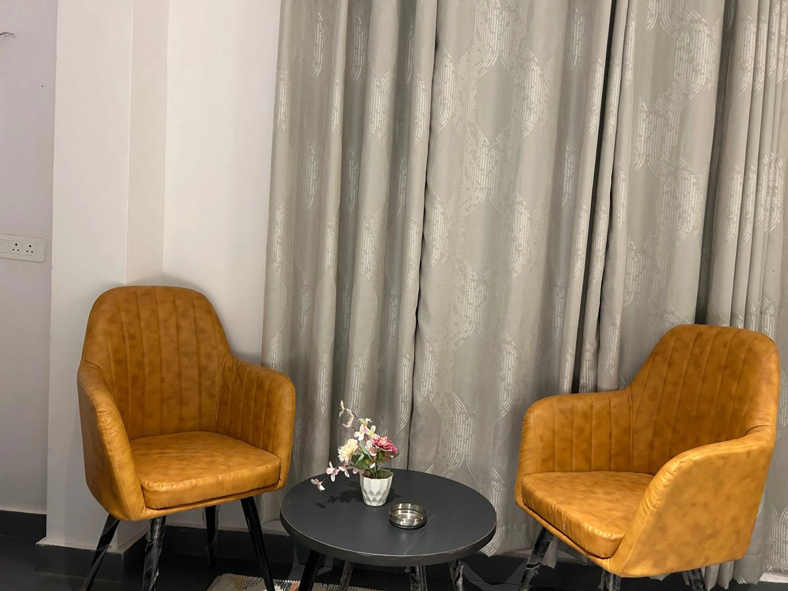 Seating area in Peppy Nomads Luxuria