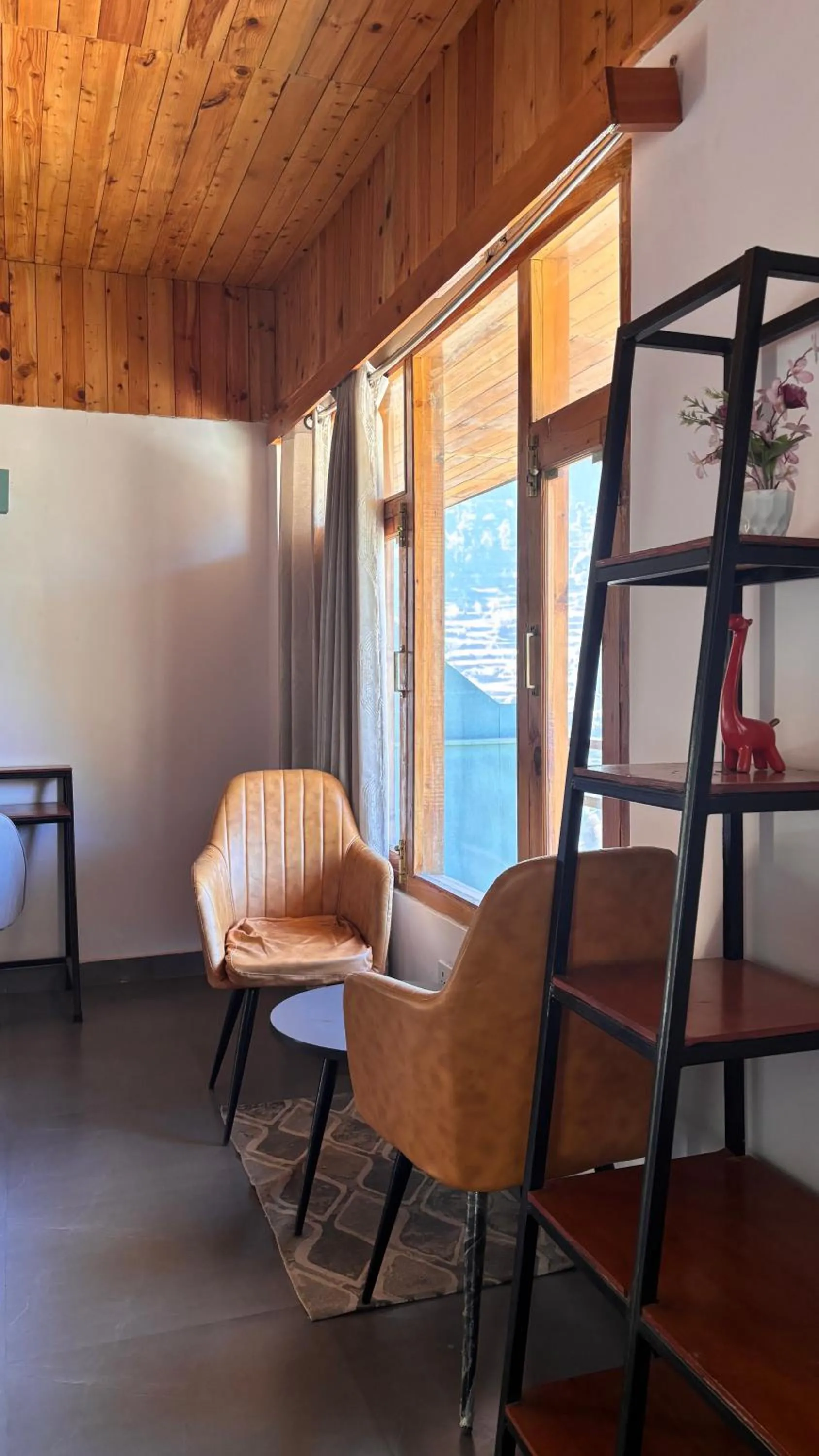 Peppy Nomads Luxuria