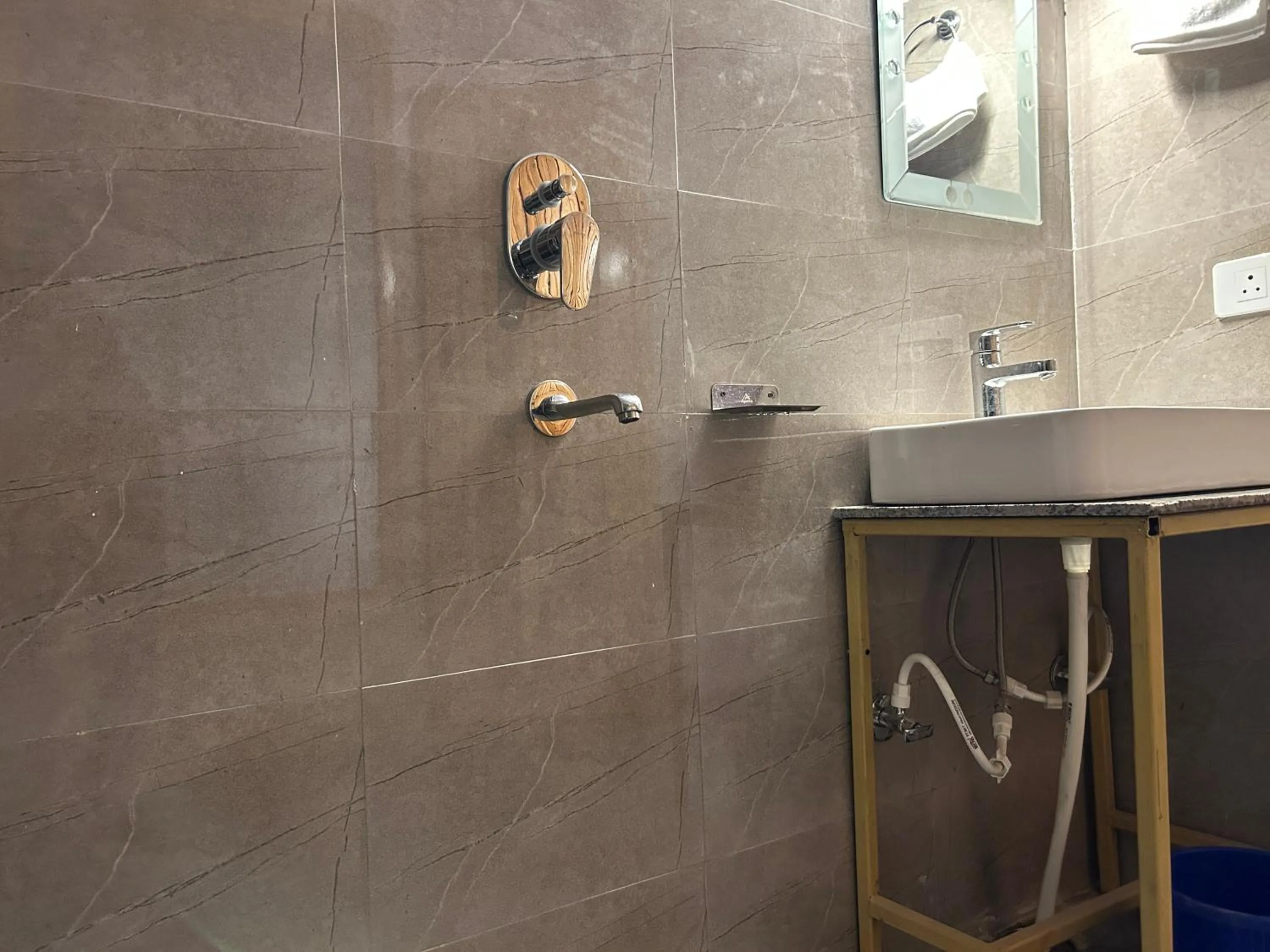 Shower in Peppy Nomads Luxuria