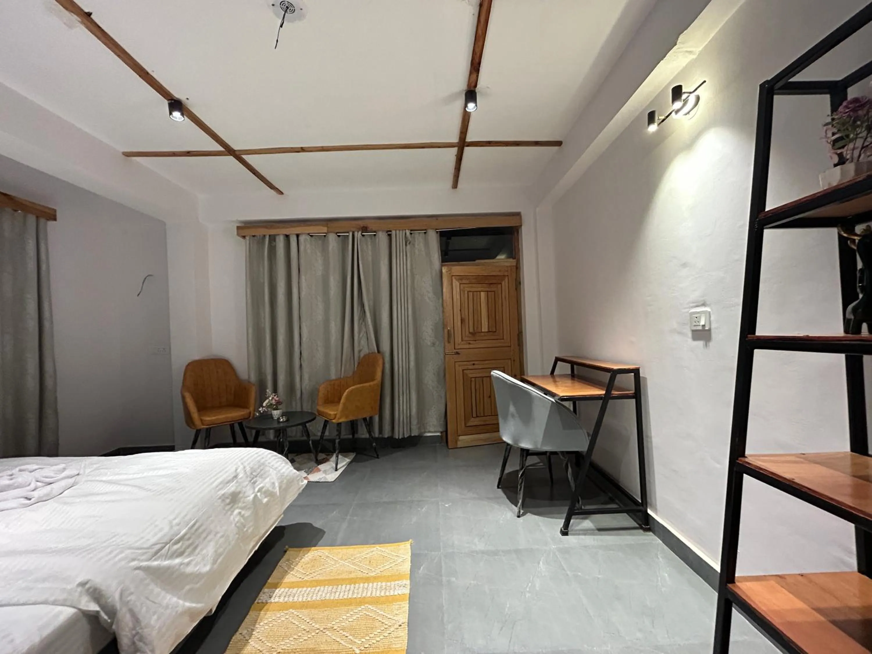 Living room, Bed in Peppy Nomads Luxuria