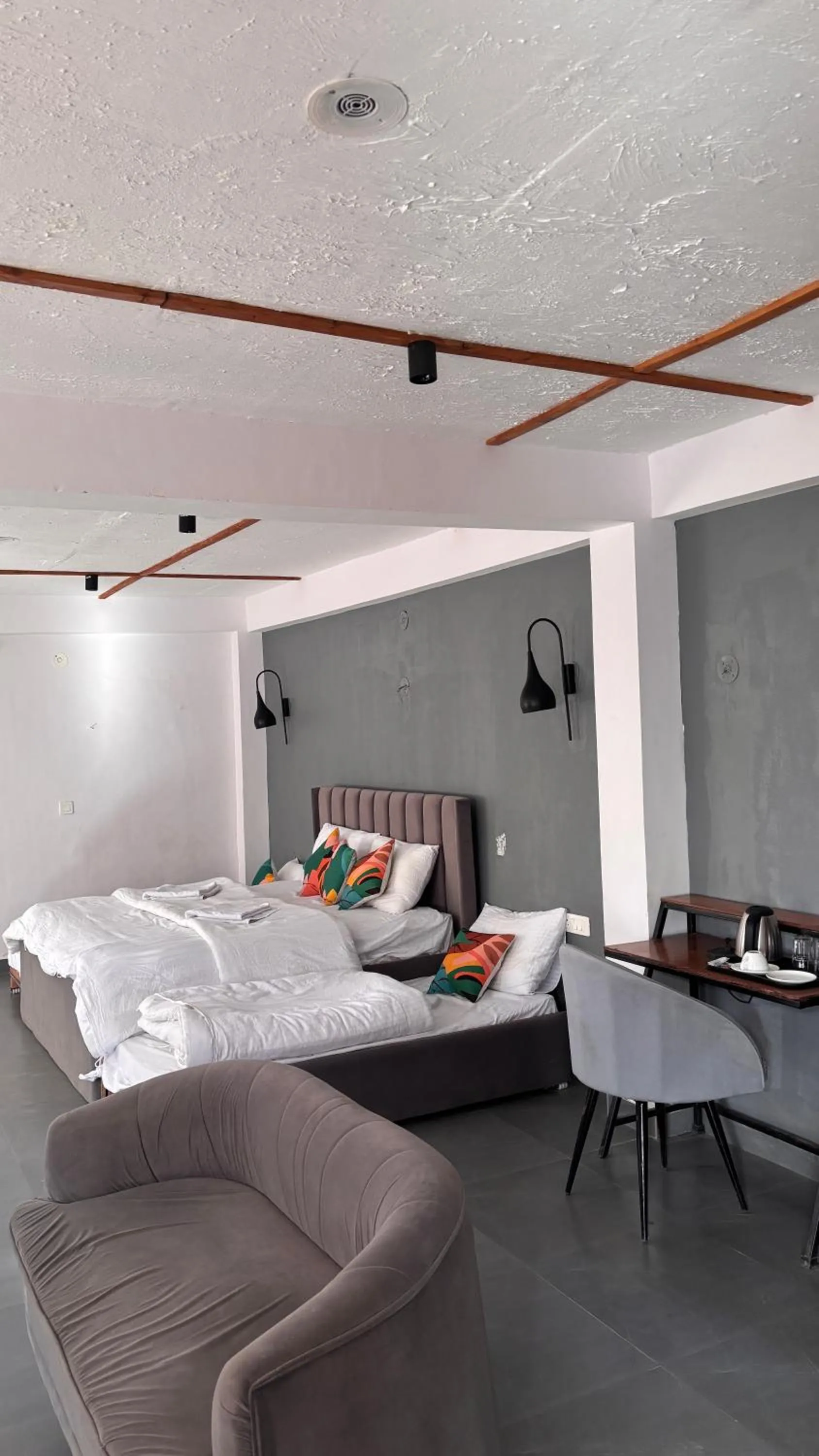 Photo of the whole room in Peppy Nomads Luxuria