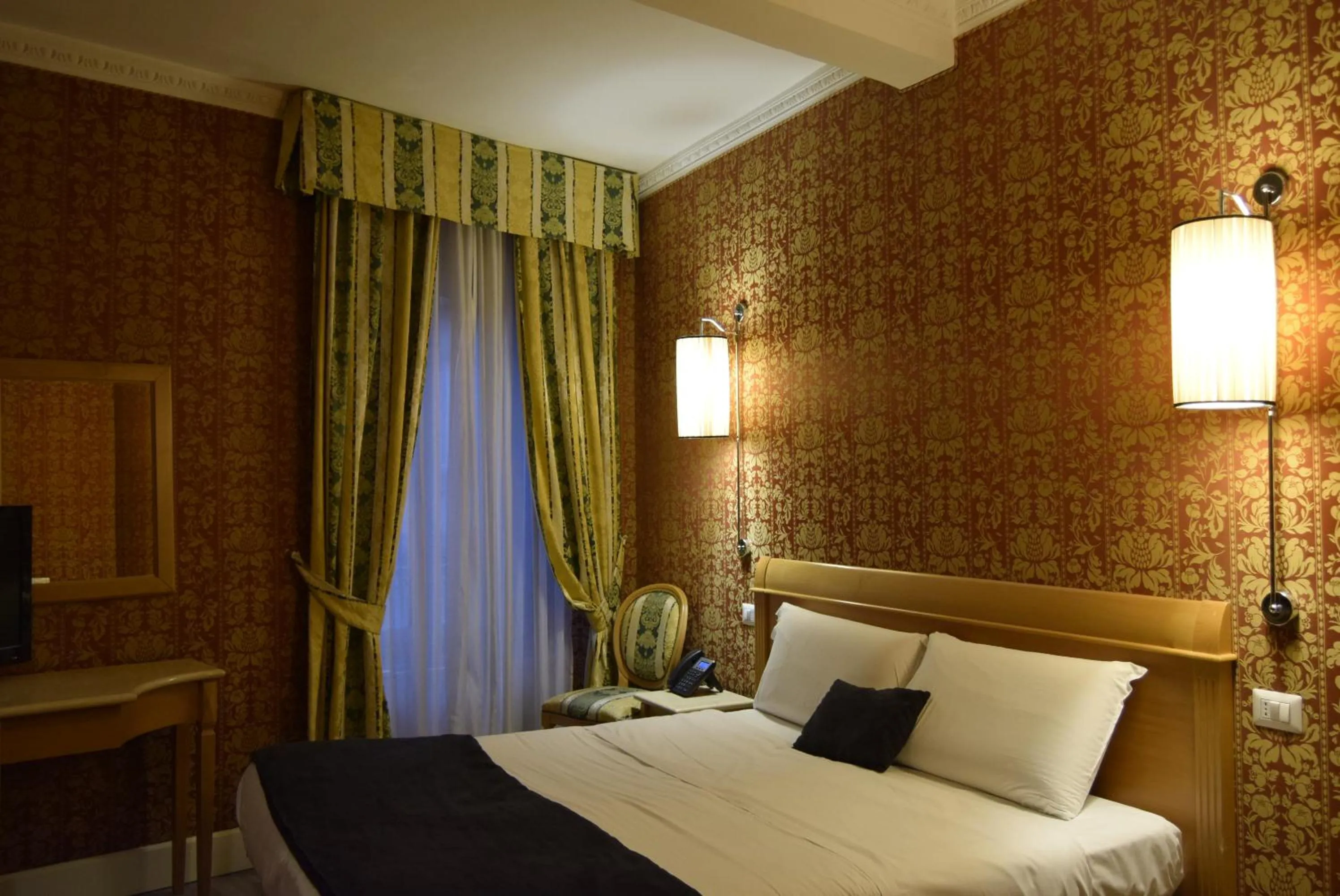 Photo of the whole room, Bed in Hotel dei Quiriti