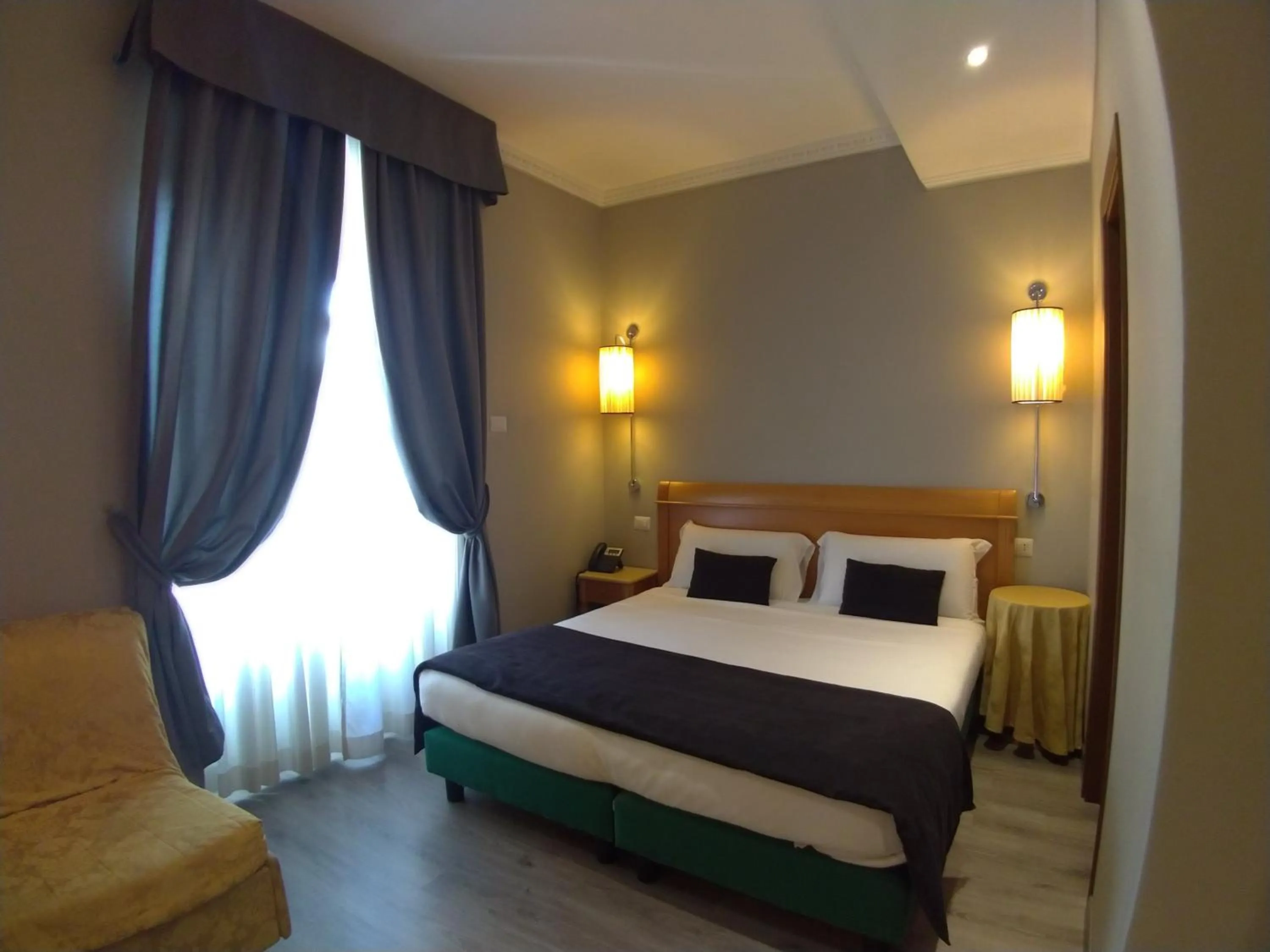 Photo of the whole room, Bed in Hotel dei Quiriti