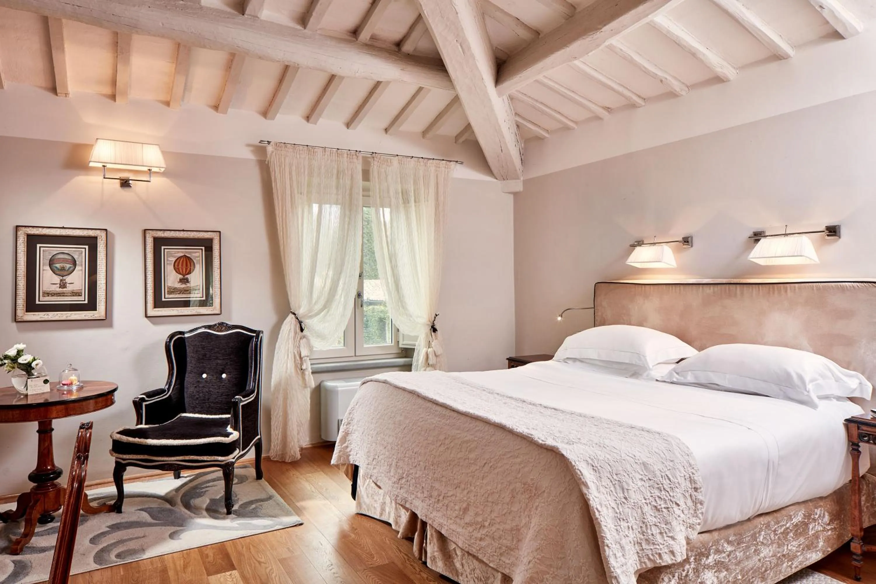 Bed in Villa di Piazzano - Small Luxury Hotels of the World