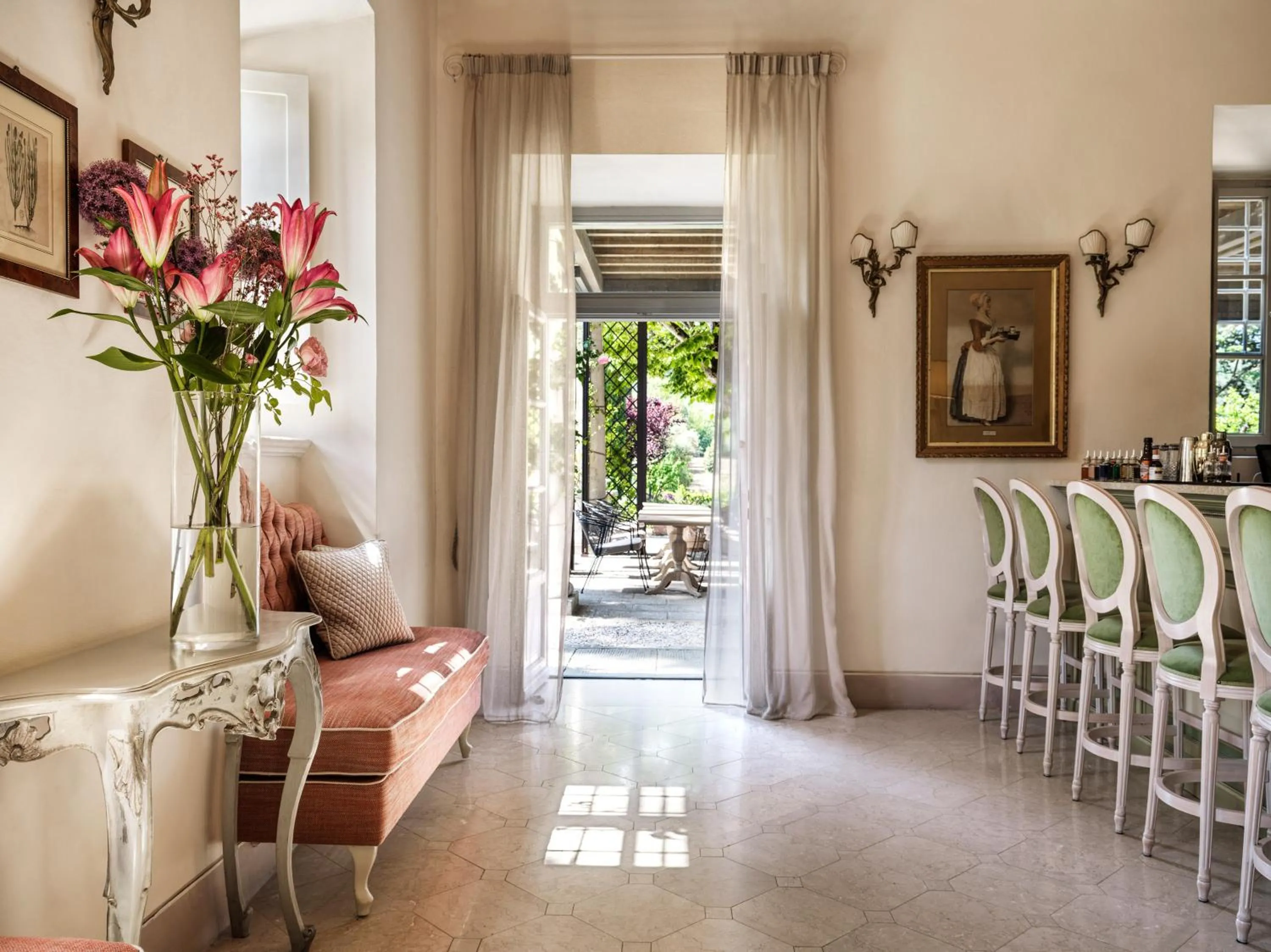 Lounge or bar in Villa di Piazzano - Small Luxury Hotels of the World