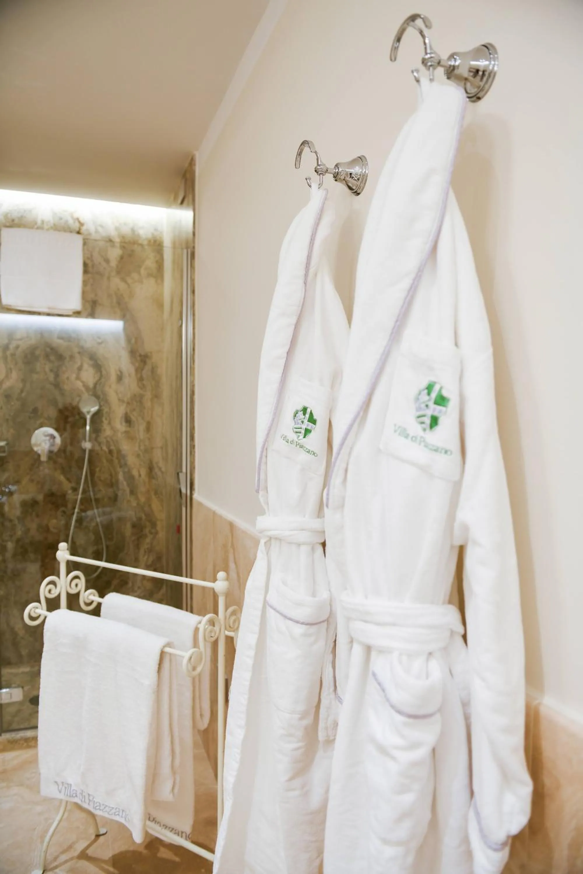 Shower in Villa di Piazzano - Small Luxury Hotels of the World