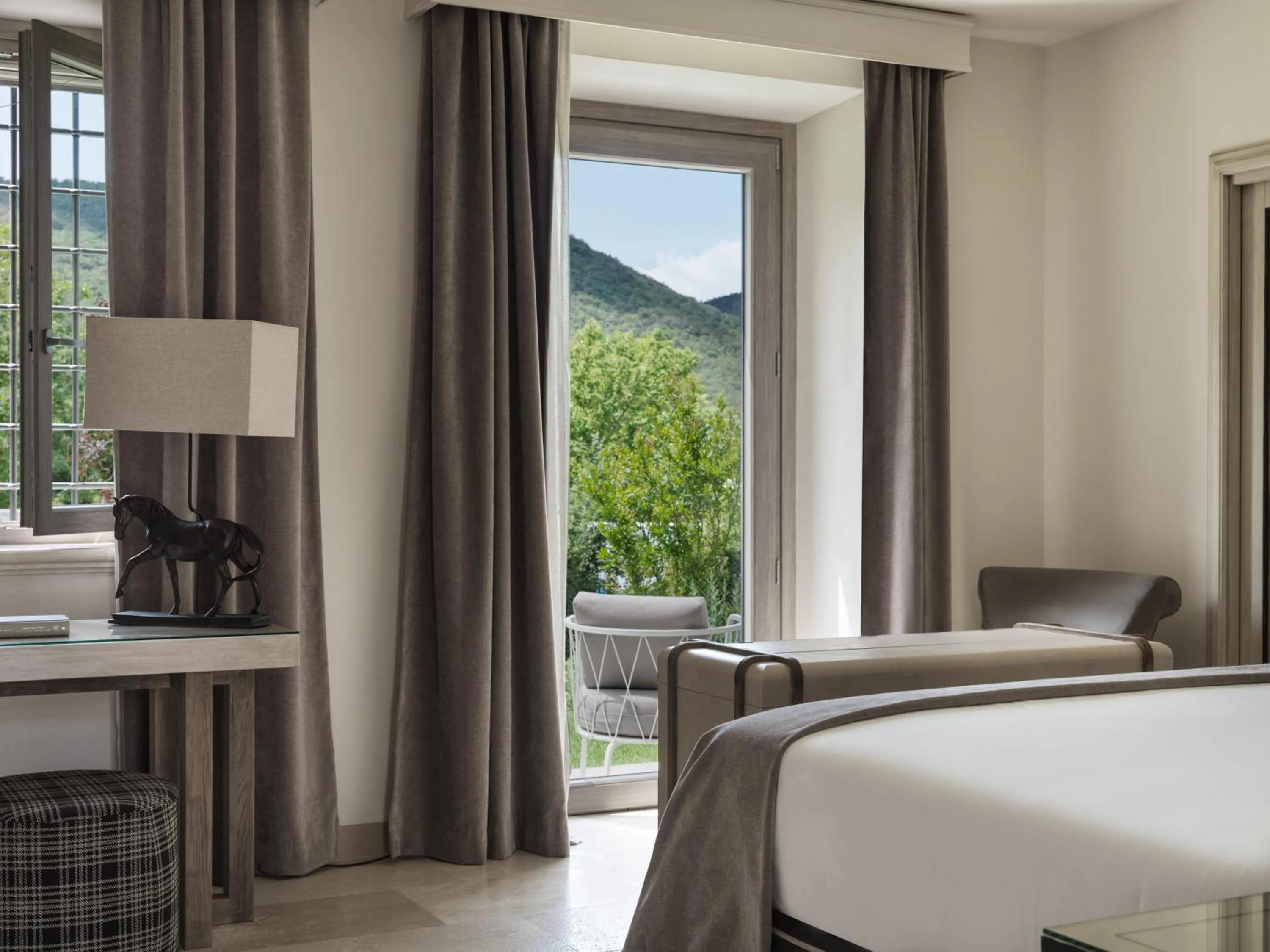 Bedroom, Bed in Villa di Piazzano - Small Luxury Hotels of the World