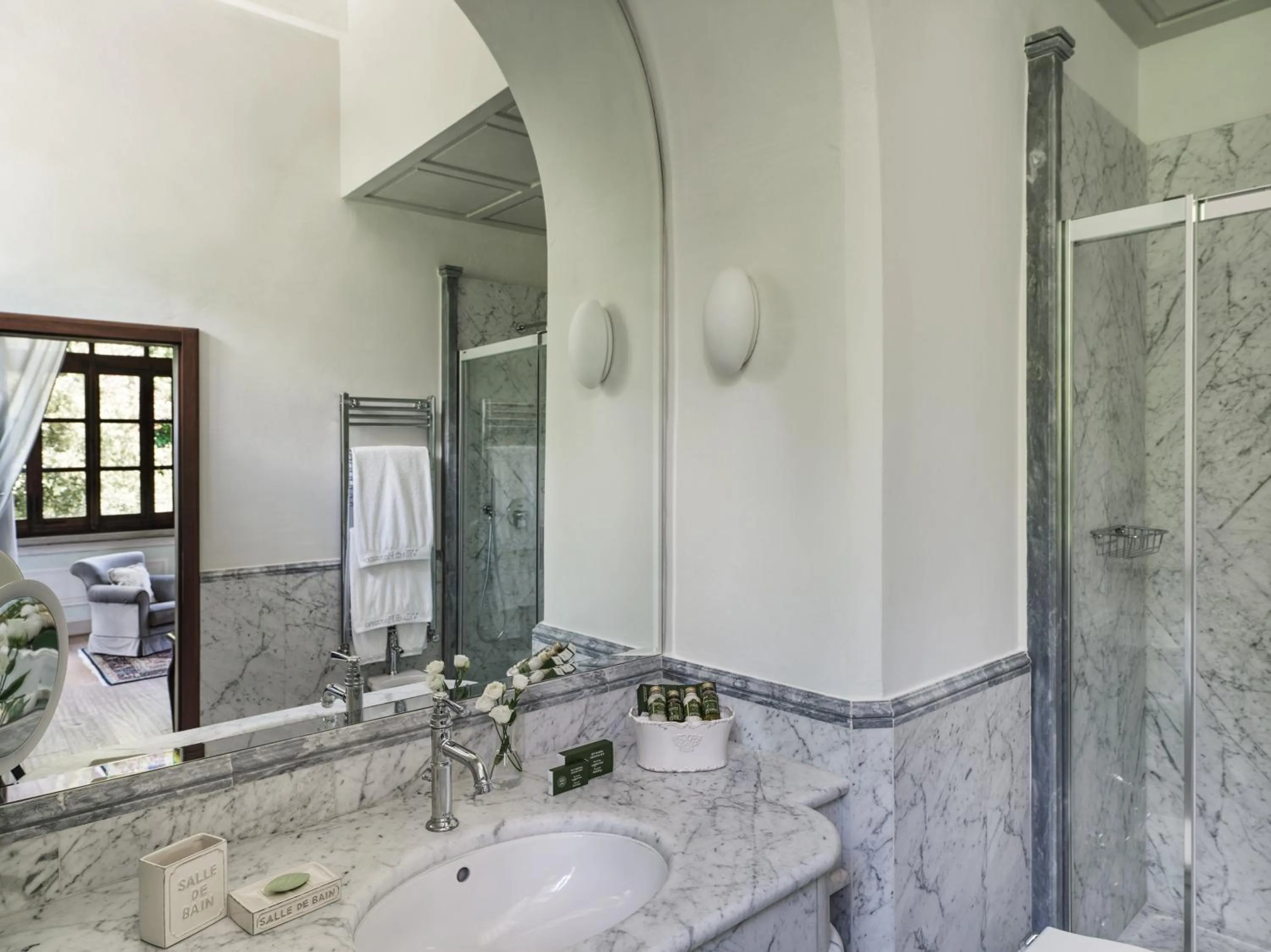 Shower in Villa di Piazzano - Small Luxury Hotels of the World