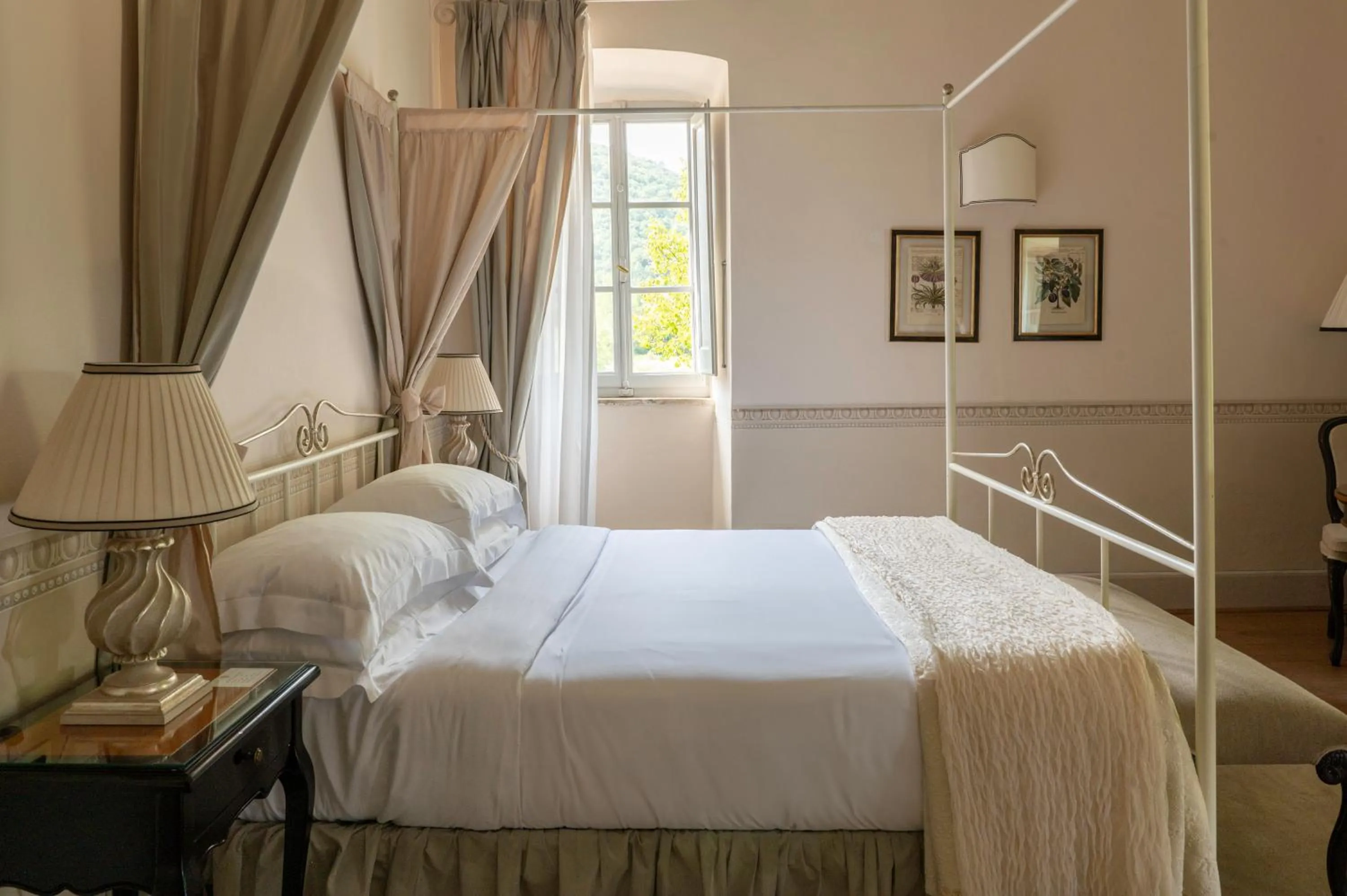 Bed in Villa di Piazzano - Small Luxury Hotels of the World