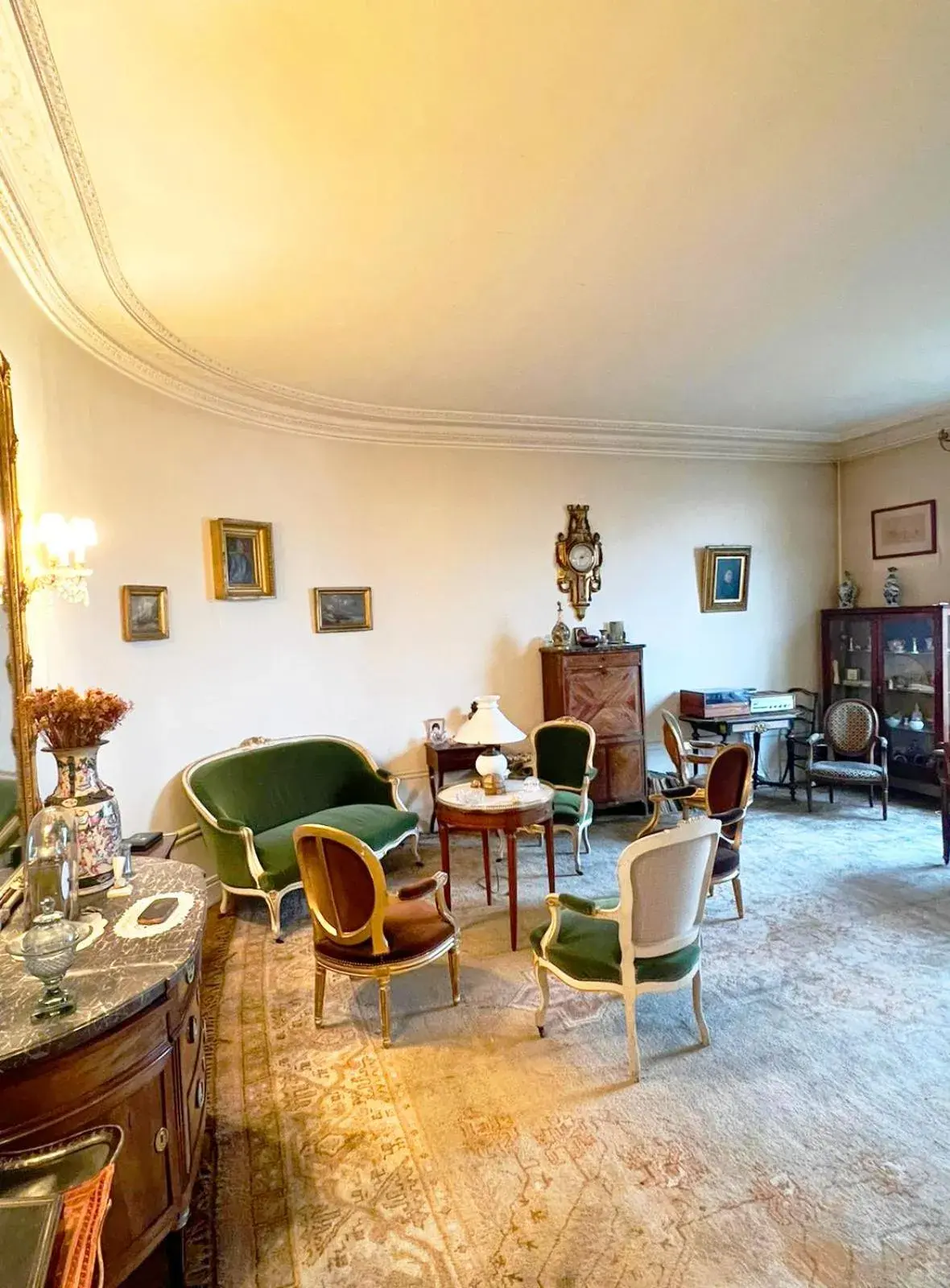 One-Bedroom Apartment in beautiful flat in the center of Paris 6 th district One-Bedroom Apartment in beautiful flat in the center of Paris 6 th district