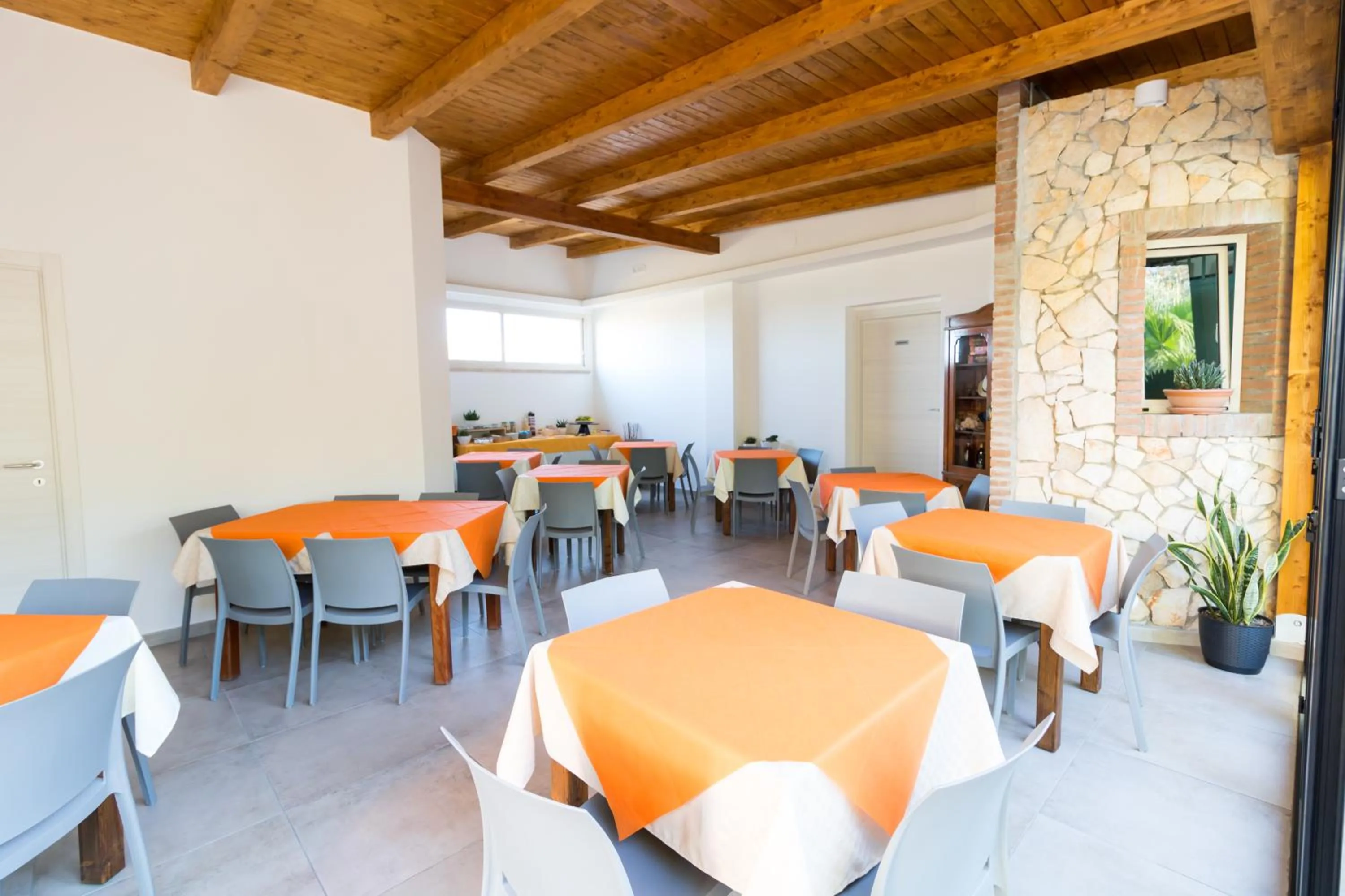 Restaurant/places to eat in Villa Garden